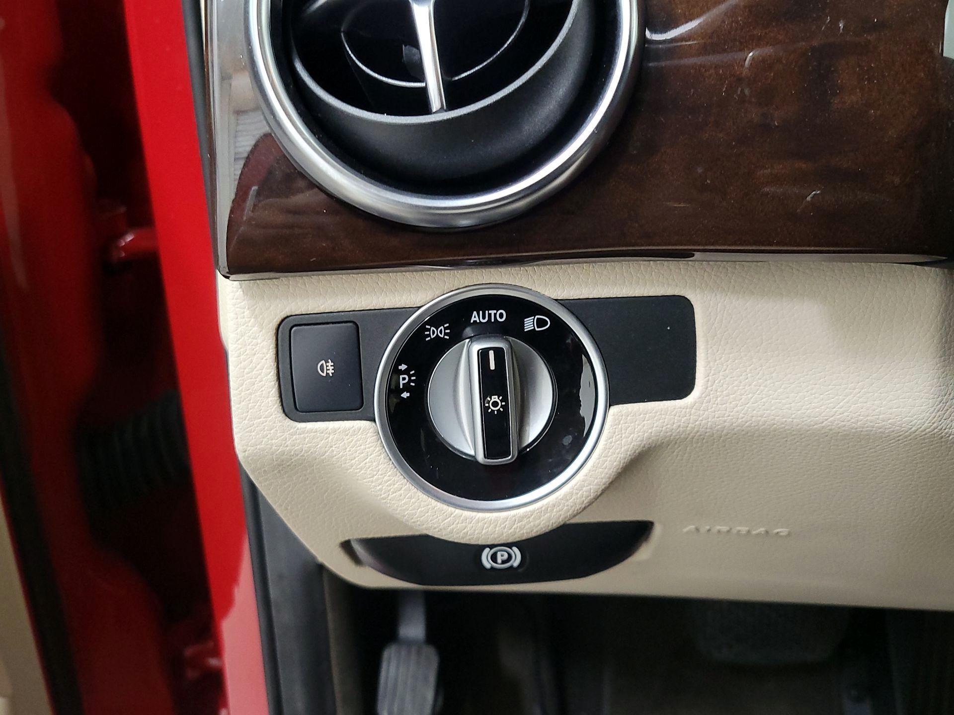 Thumbnail: 2015 Mercedes-Benz GLK - 13