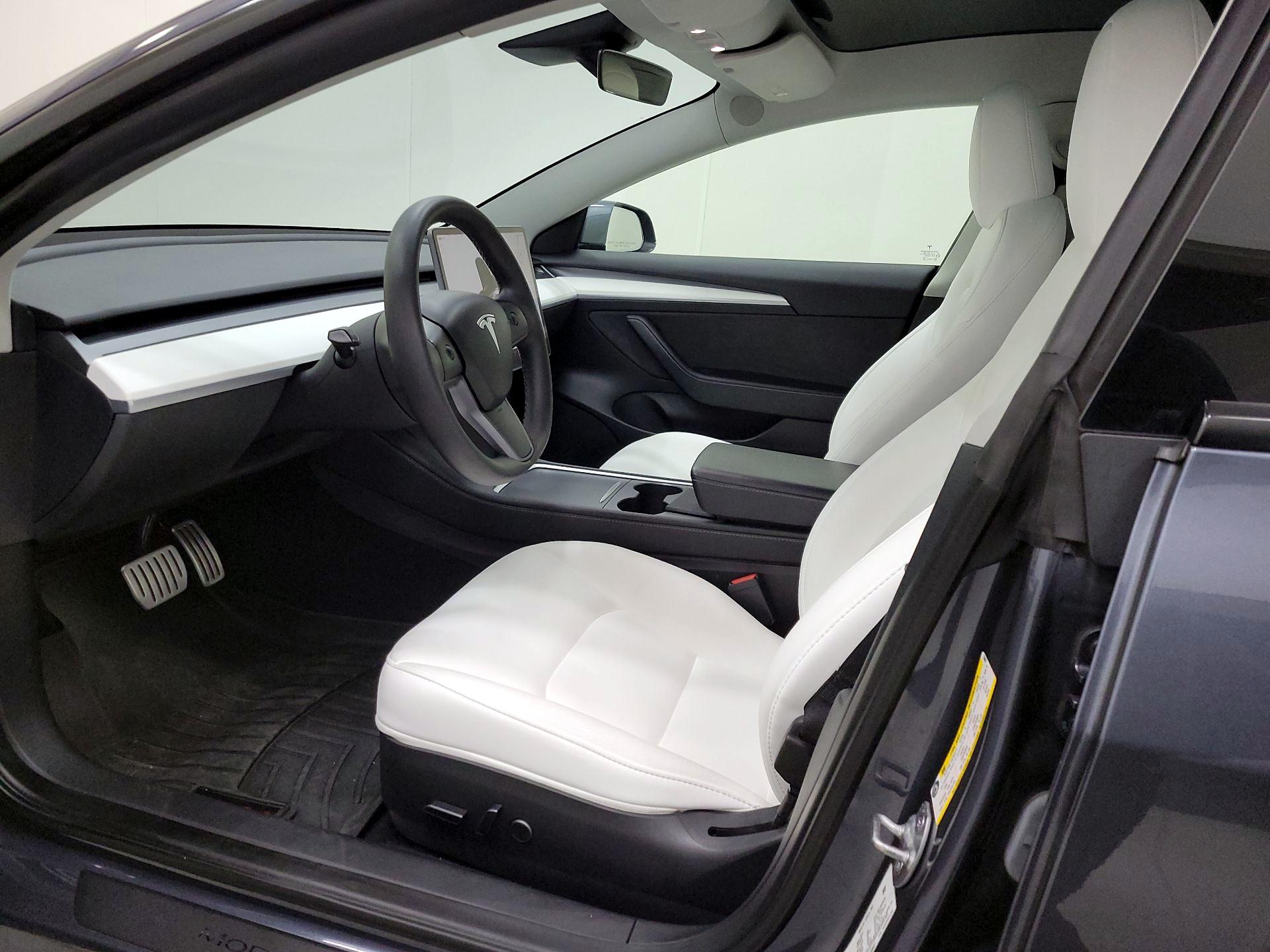 Thumbnail: 2023 Tesla Model 3 - 11