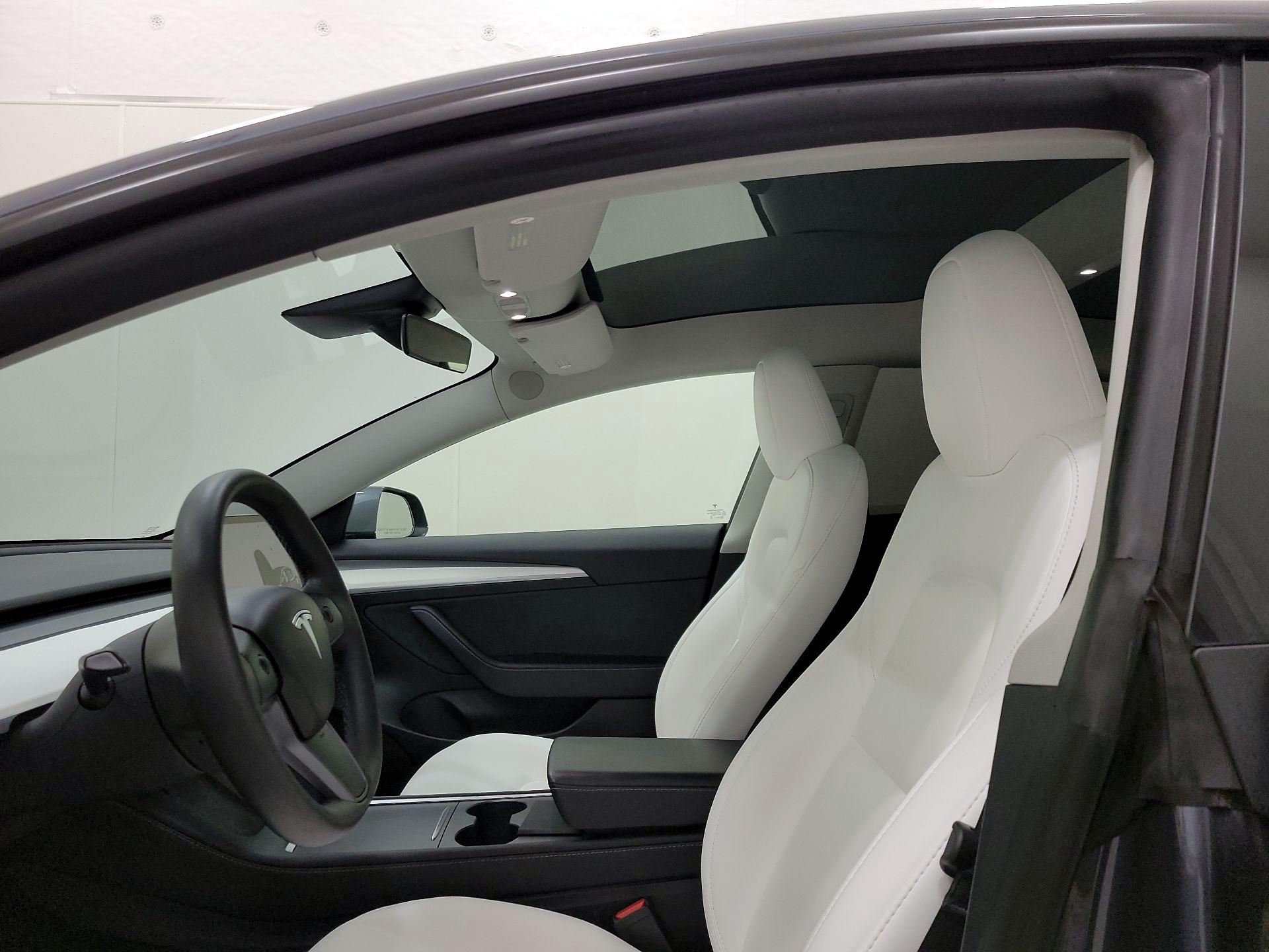 Thumbnail: 2023 Tesla Model 3 - 19