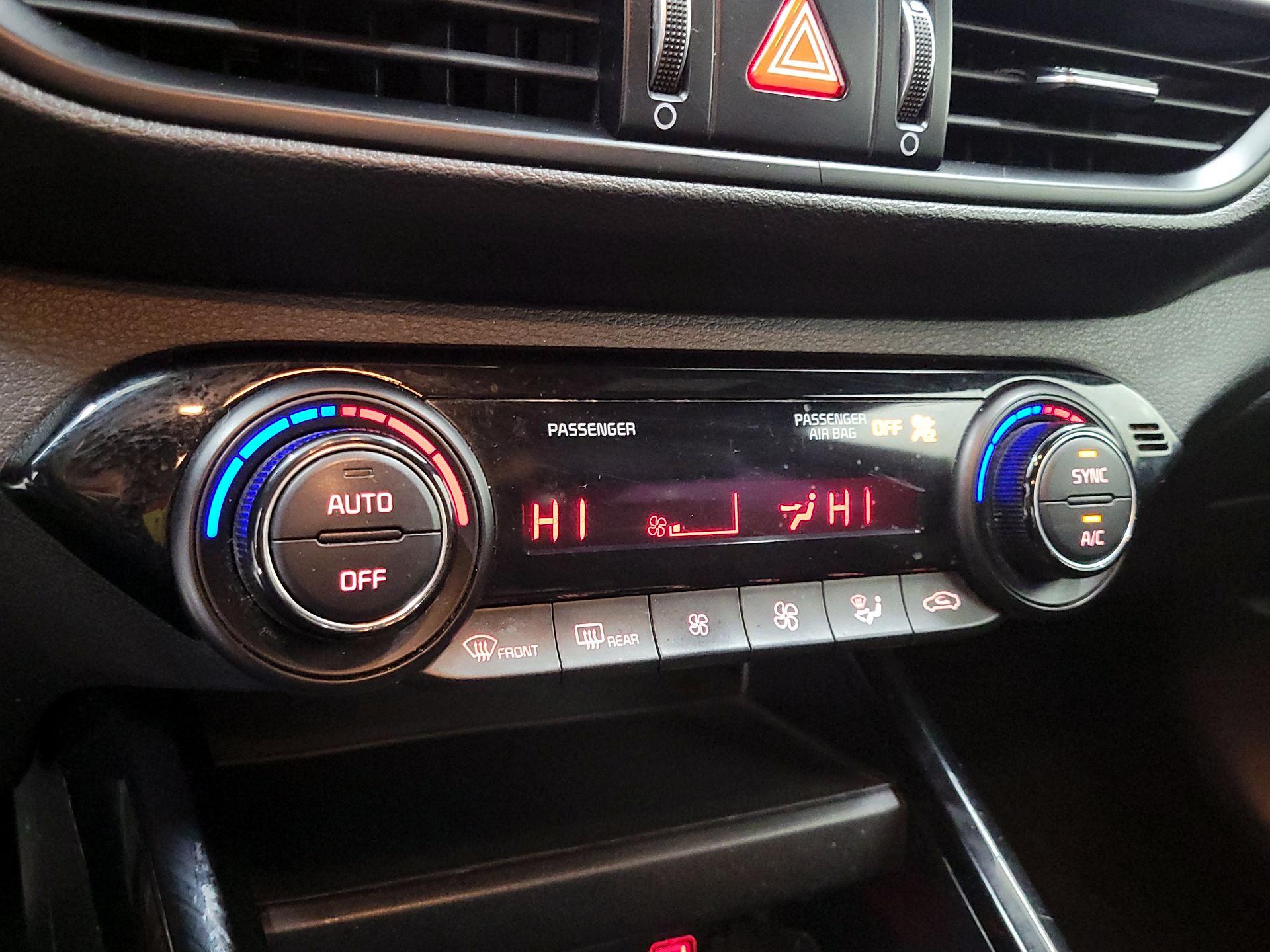 Thumbnail: 2022 Kia Forte - 17