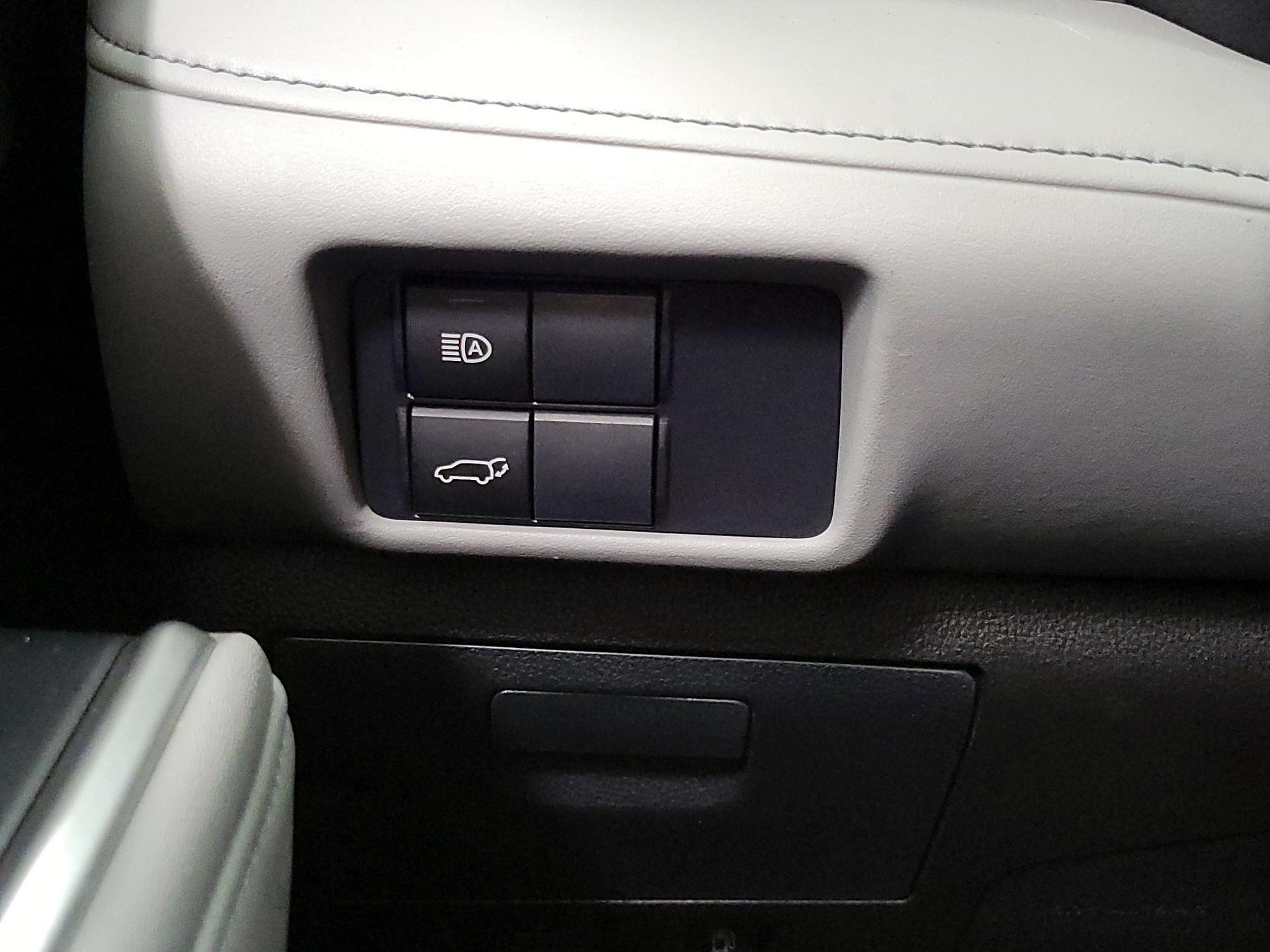 Thumbnail: 2020 Toyota Highlander - 13