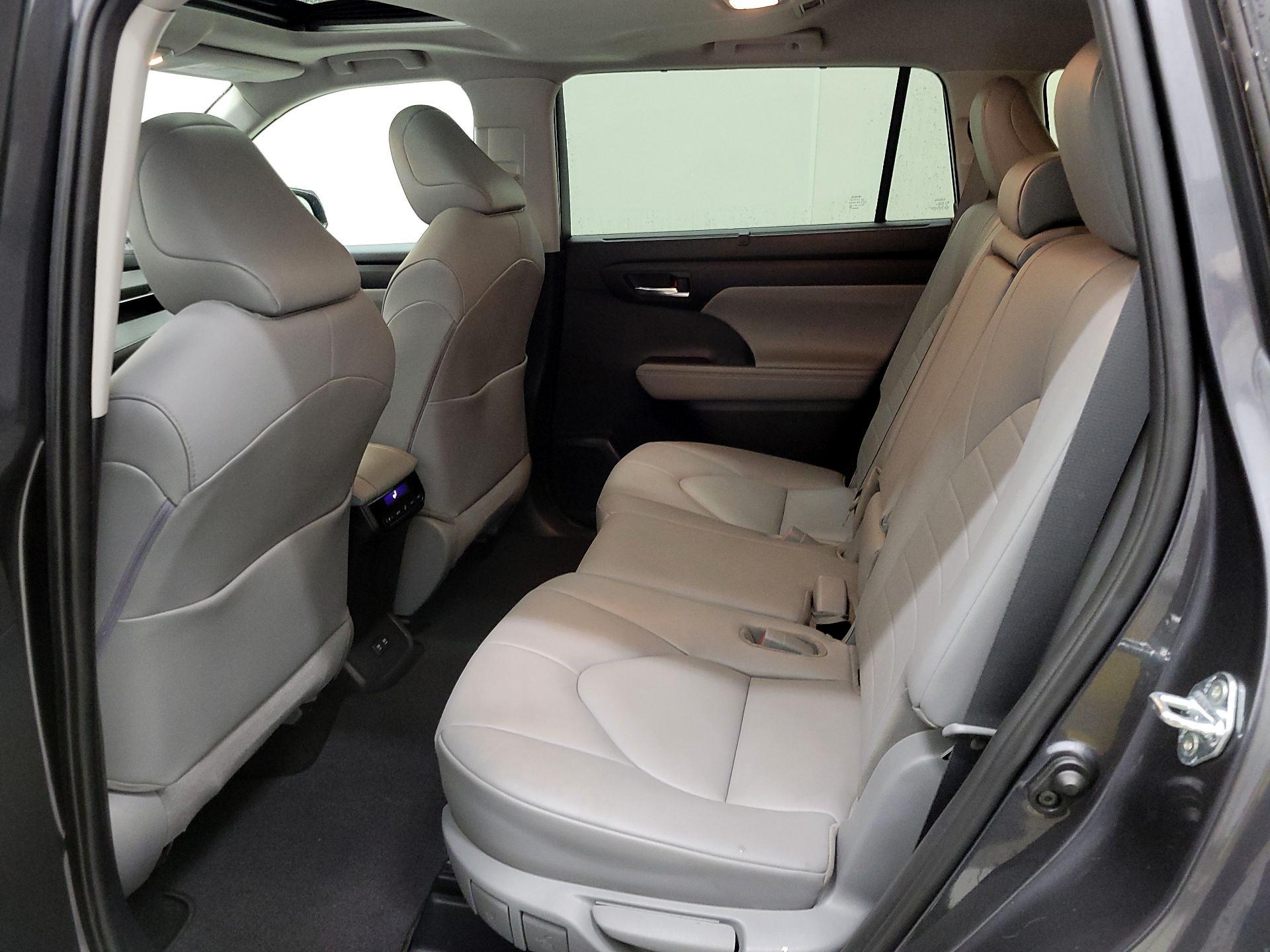 Thumbnail: 2020 Toyota Highlander - 20