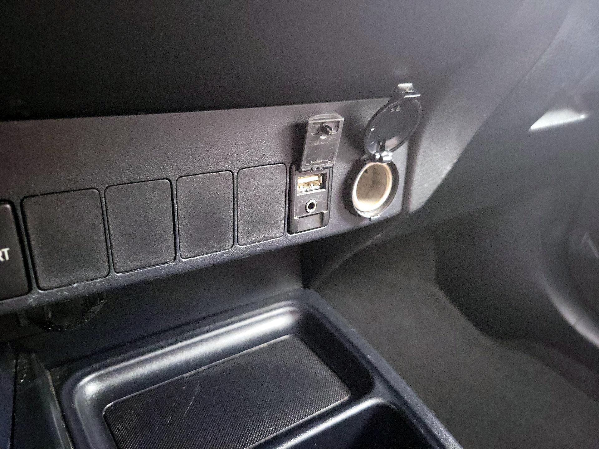 Thumbnail: 2015 Toyota RAV4 - 18