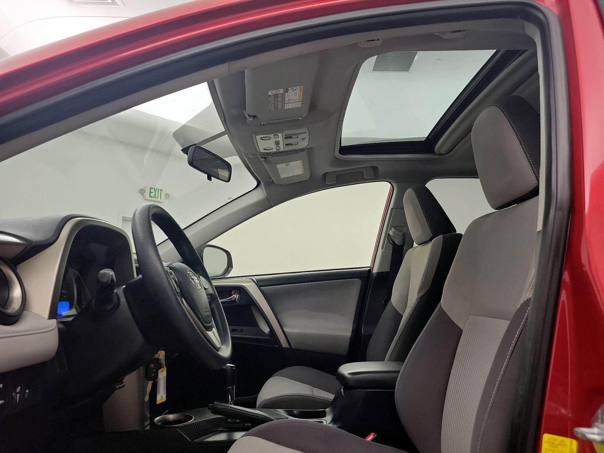 Thumbnail: 2015 Toyota RAV4 - 19