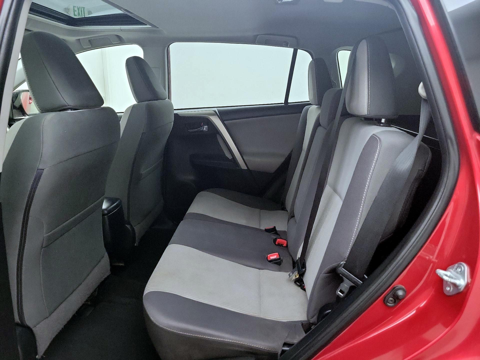 Thumbnail: 2015 Toyota RAV4 - 20