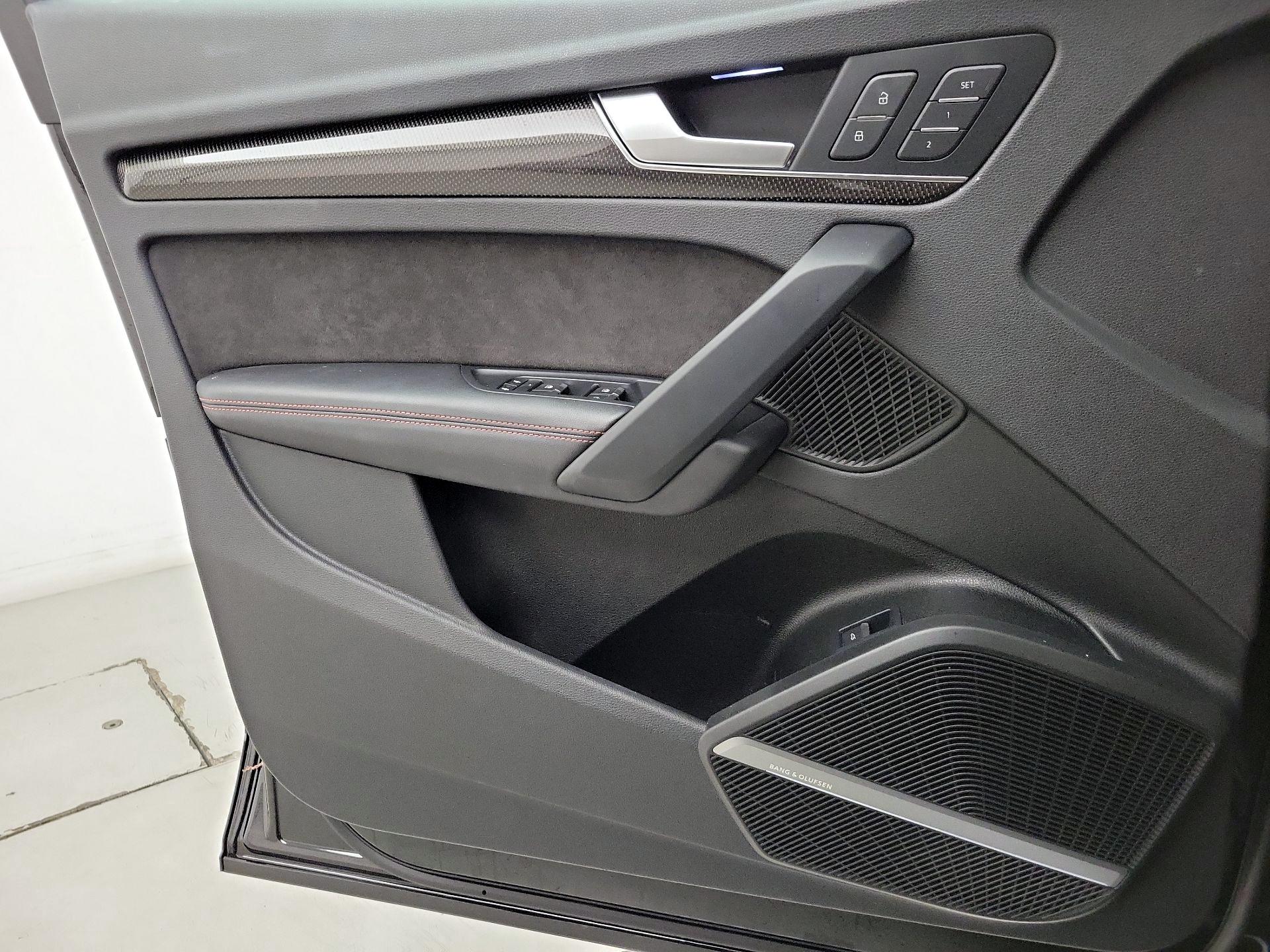 Thumbnail: 2019 Audi SQ5 - 12