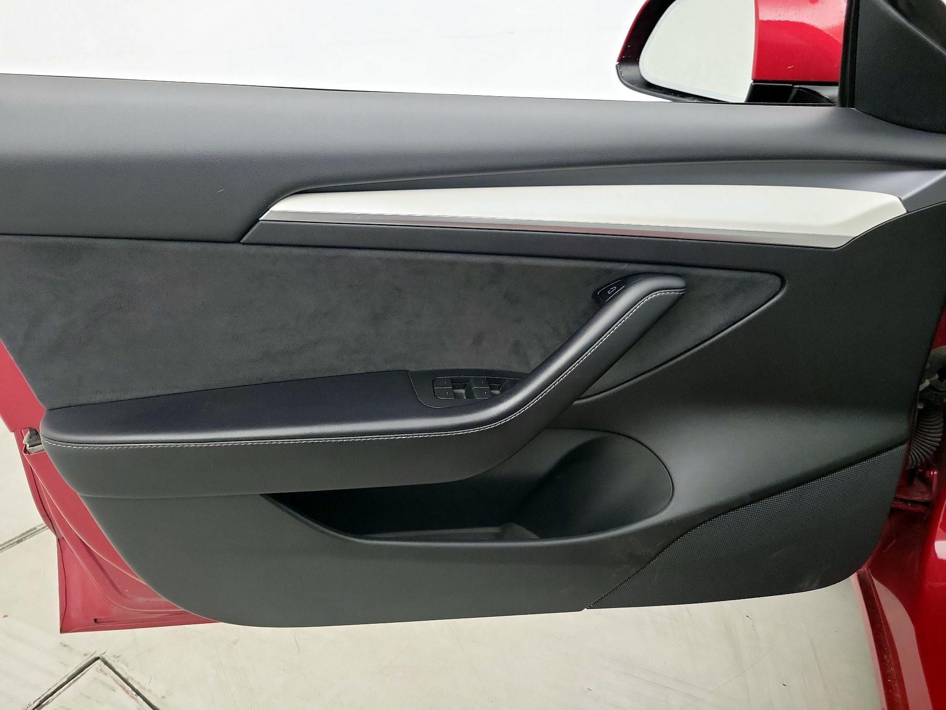 Thumbnail: 2021 Tesla Model 3 - 12