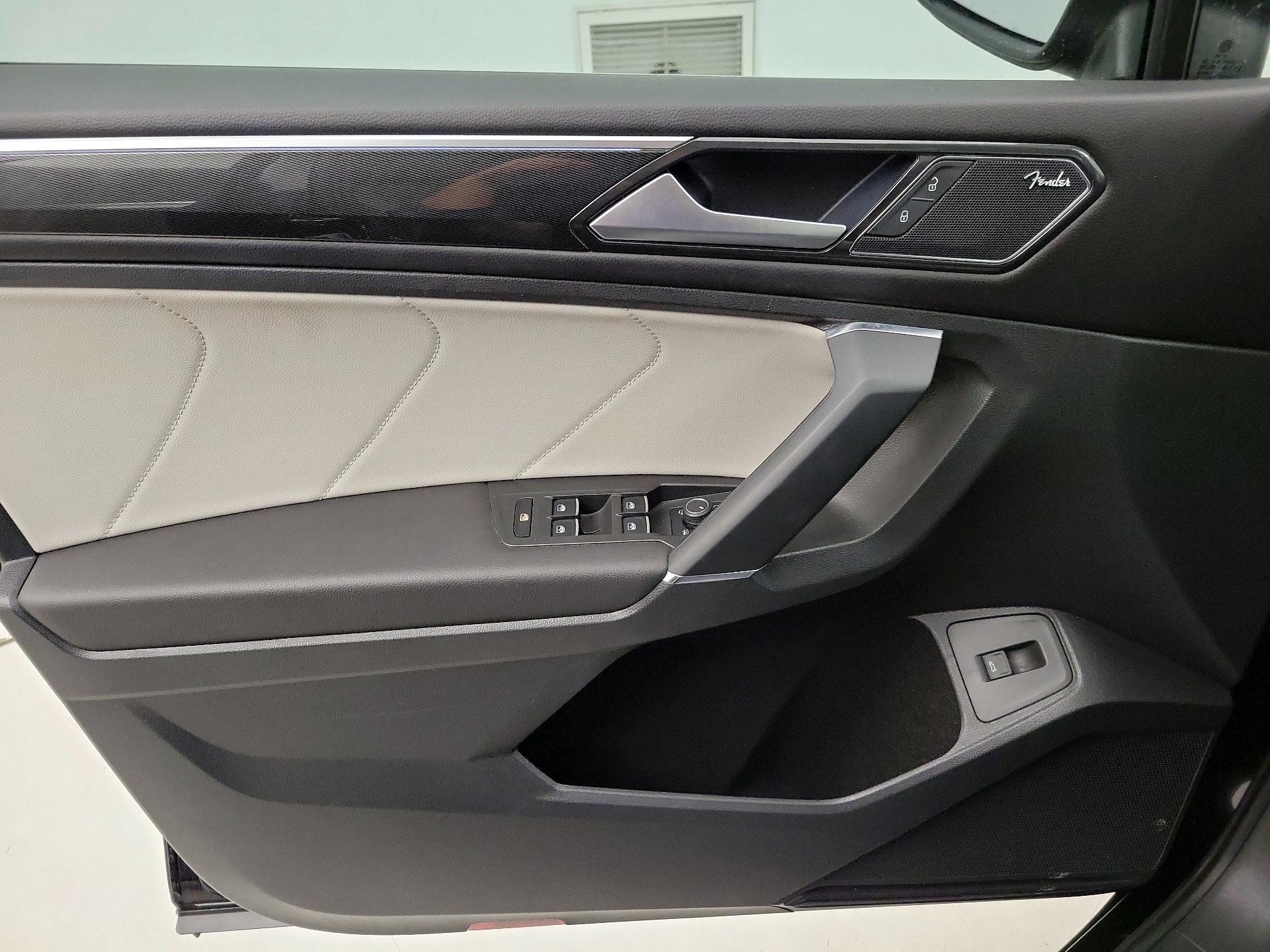 Thumbnail: 2018 Volkswagen Tiguan - 12