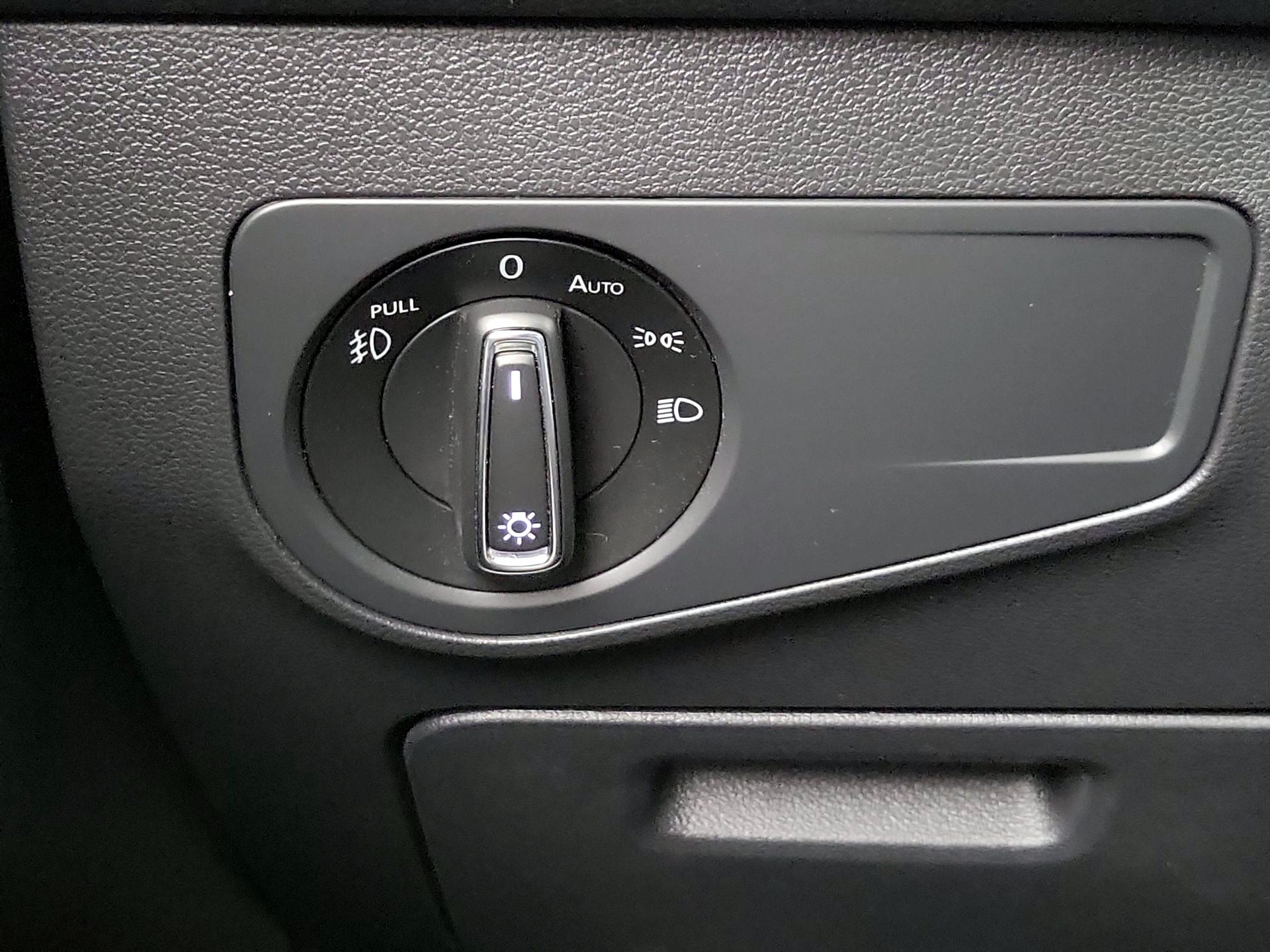 Thumbnail: 2018 Volkswagen Tiguan - 13