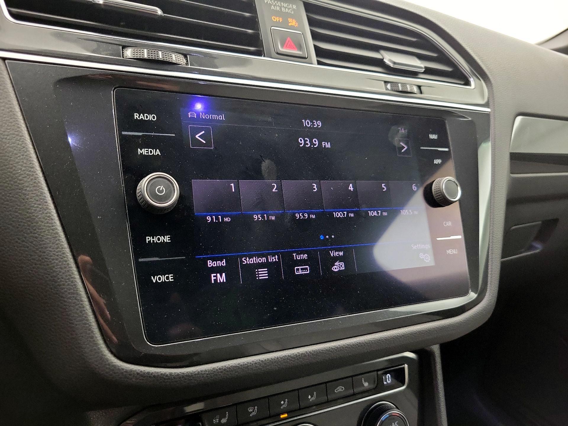 Thumbnail: 2018 Volkswagen Tiguan - 16