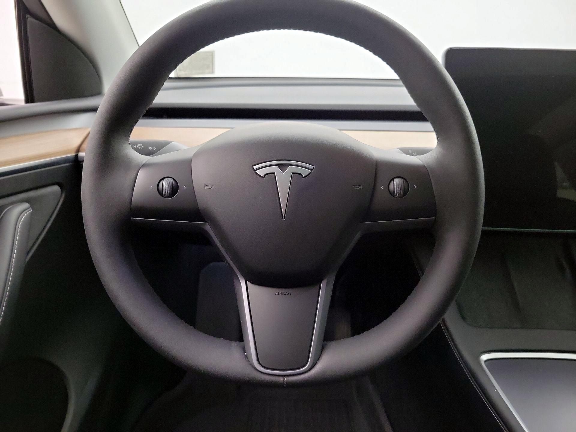 Thumbnail: 2023 Tesla Model Y - 10
