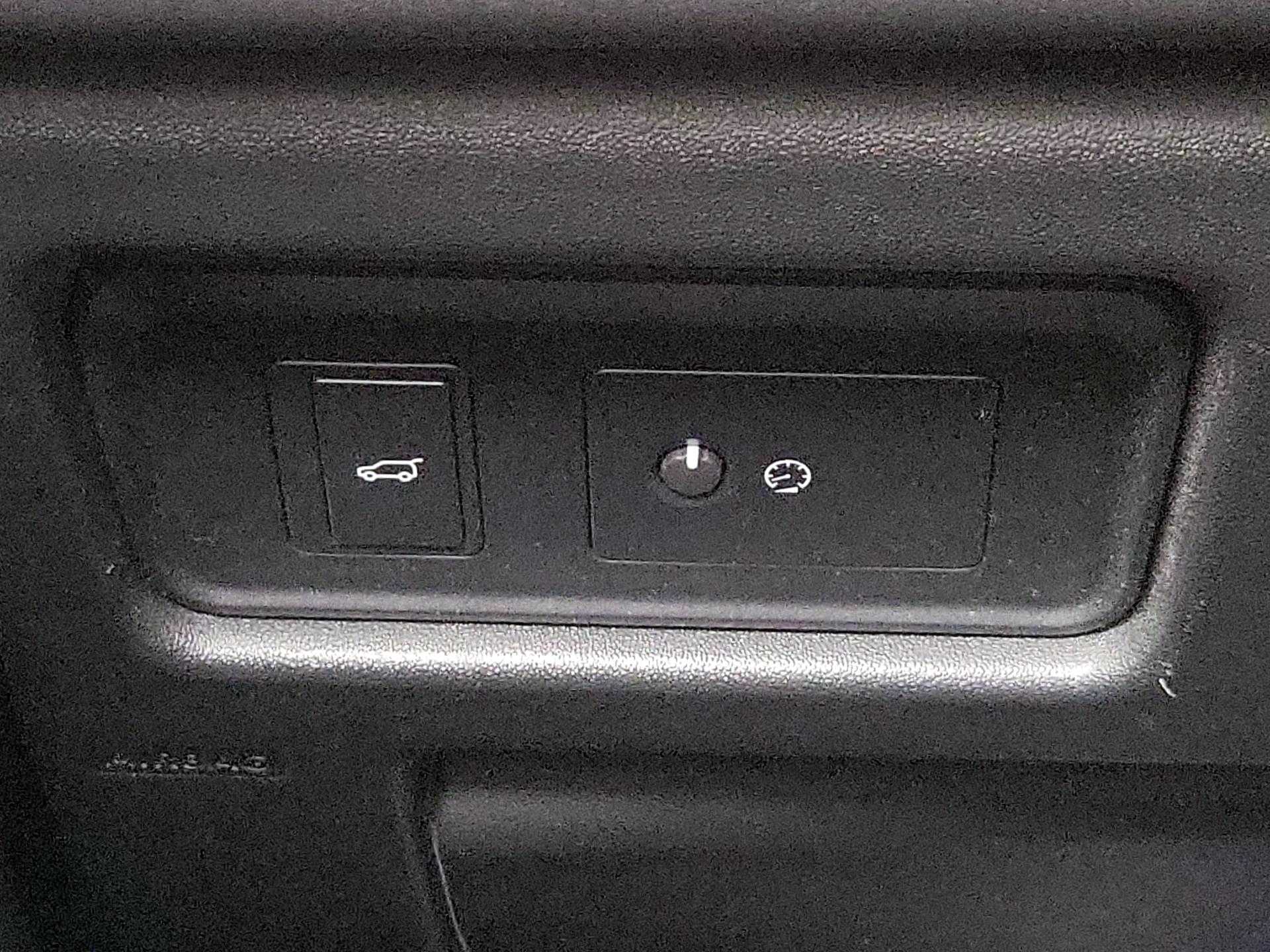 Thumbnail: 2019 Land Rover Discovery Sport - 13