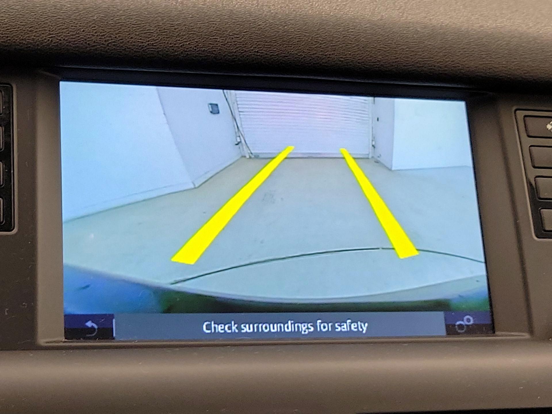 Thumbnail: 2019 Land Rover Discovery Sport - 15