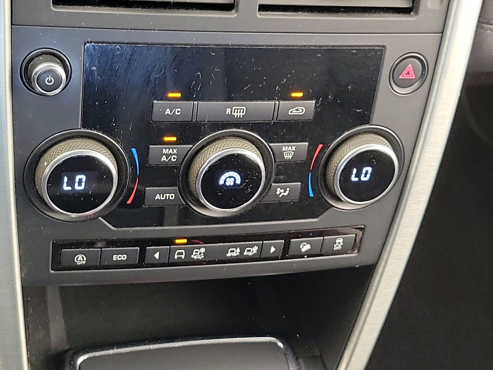 Thumbnail: 2019 Land Rover Discovery Sport - 17