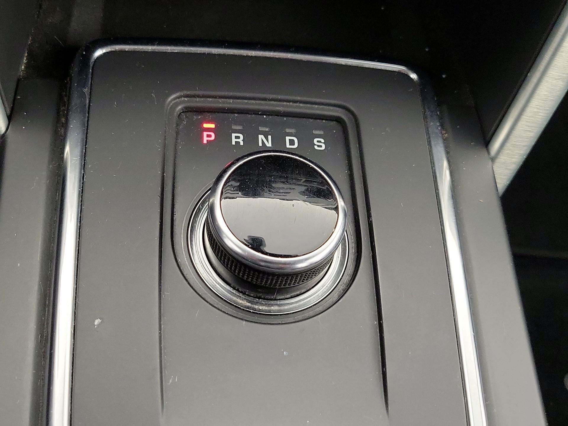 Thumbnail: 2019 Land Rover Discovery Sport - 18