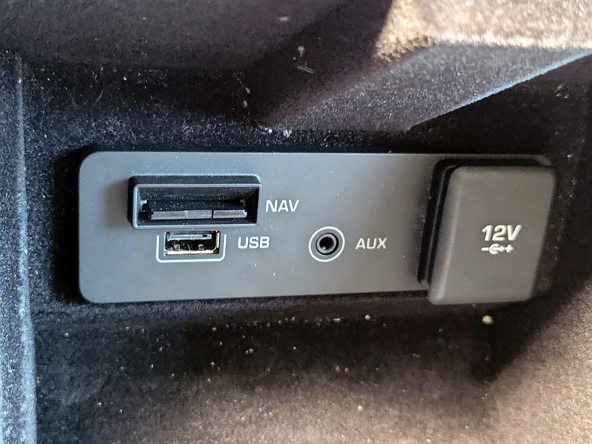 Thumbnail: 2019 Land Rover Discovery Sport - 19