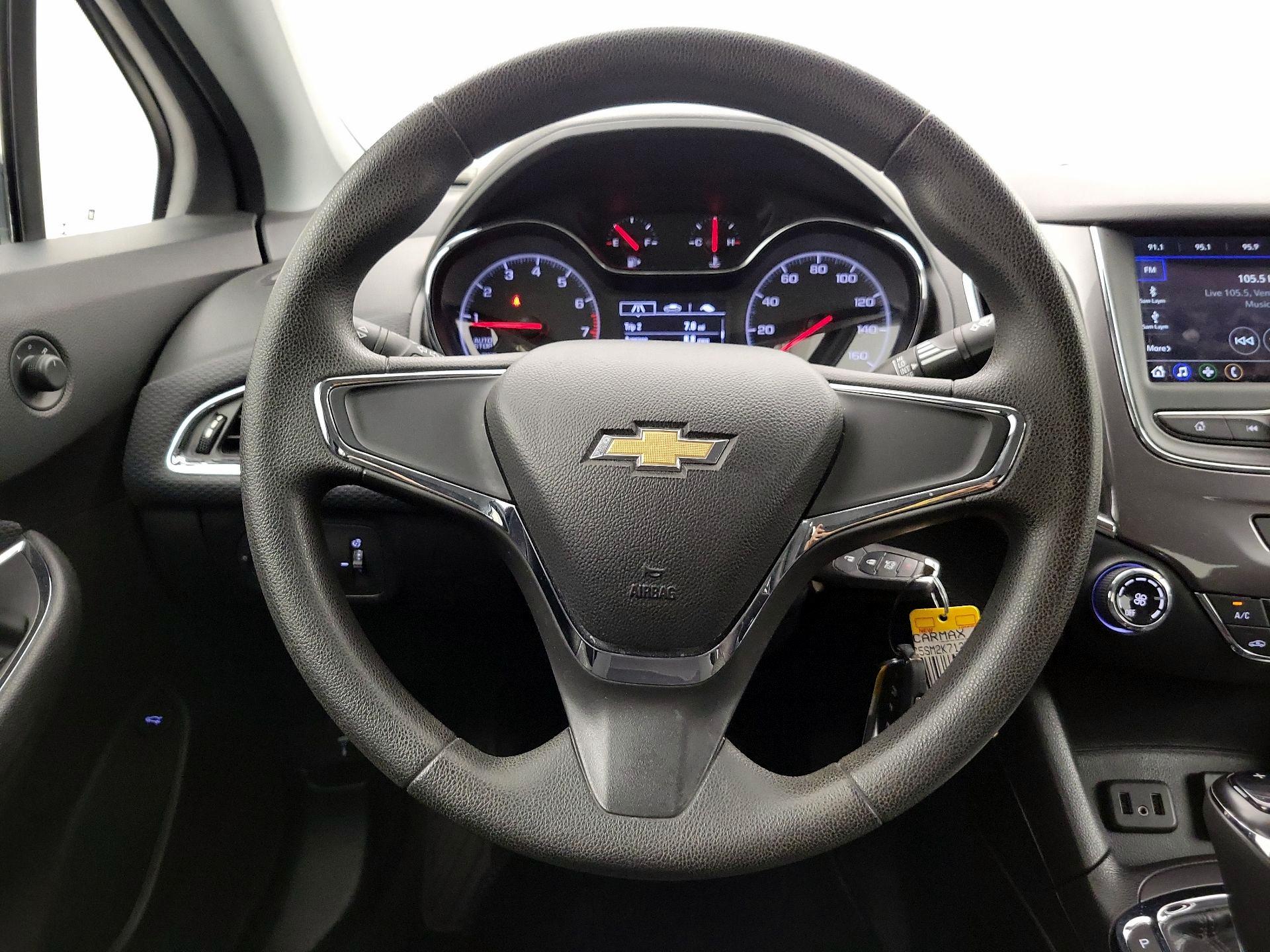 Thumbnail: 2019 Chevrolet Cruze - 10
