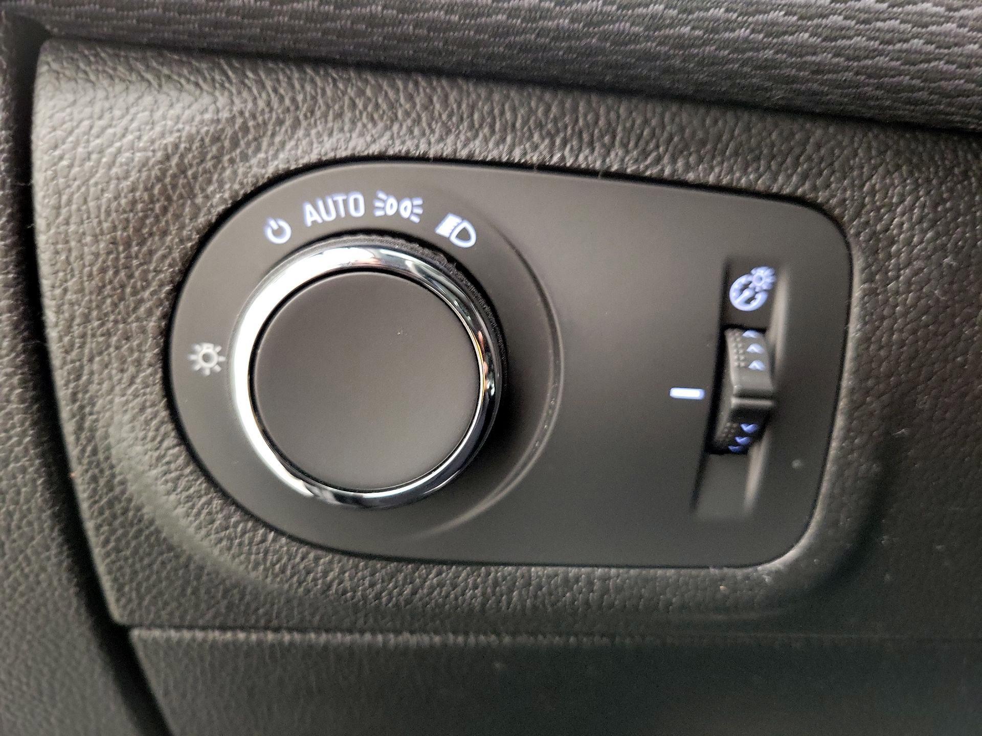 Thumbnail: 2019 Chevrolet Cruze - 13