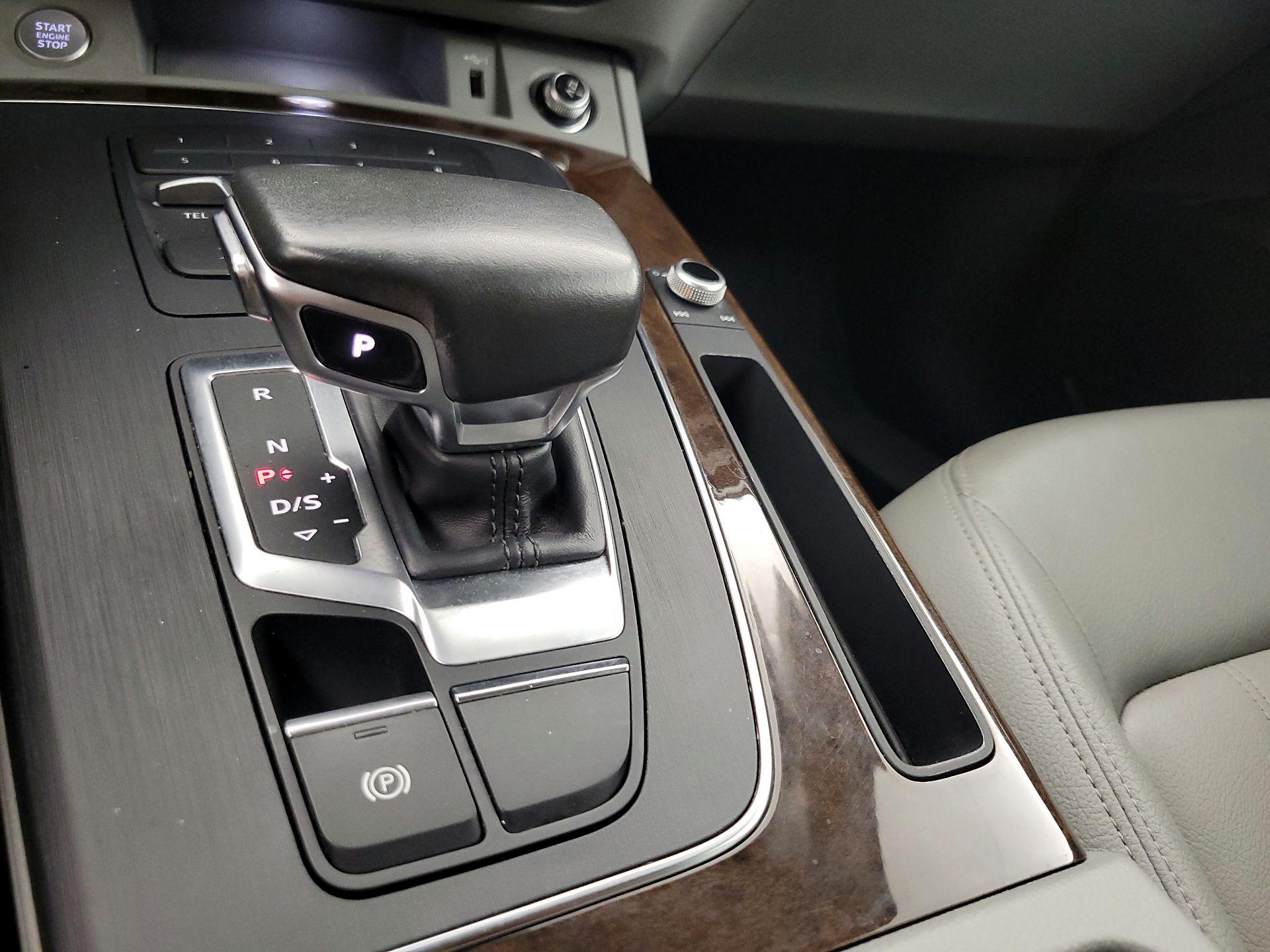 Thumbnail: 2020 Audi Q5 - 17
