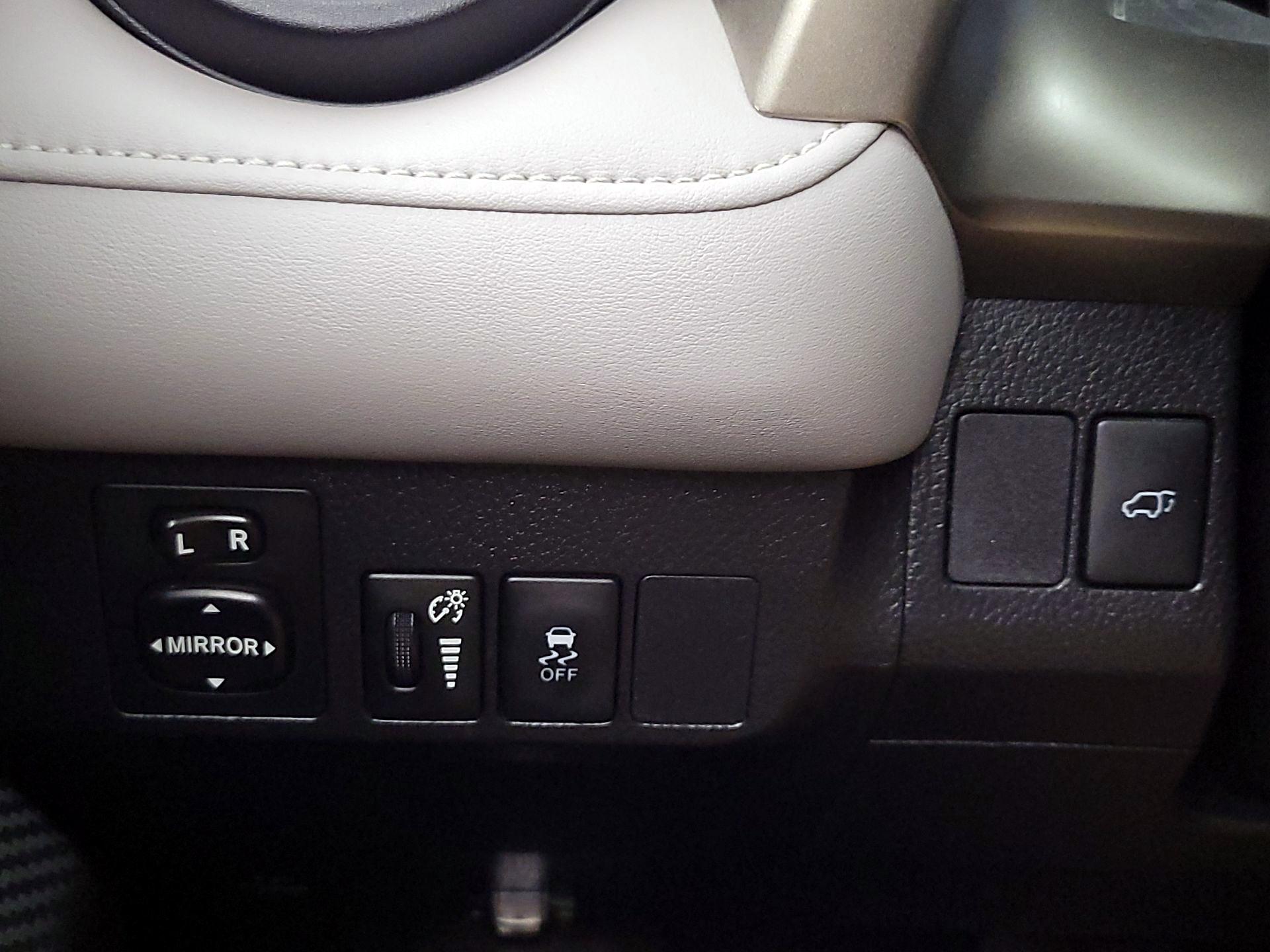 Thumbnail: 2015 Toyota RAV4 - 13