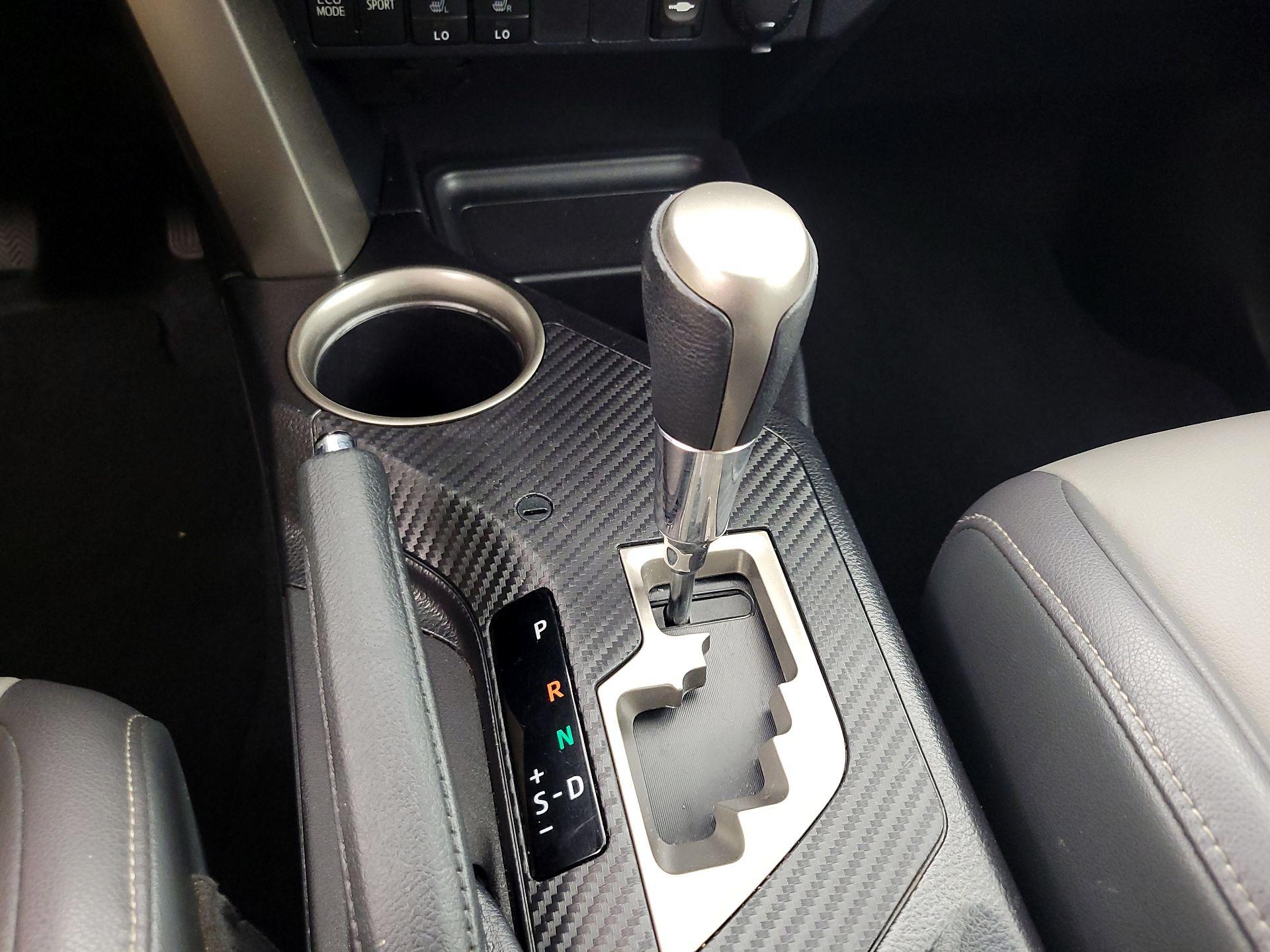 Thumbnail: 2015 Toyota RAV4 - 18