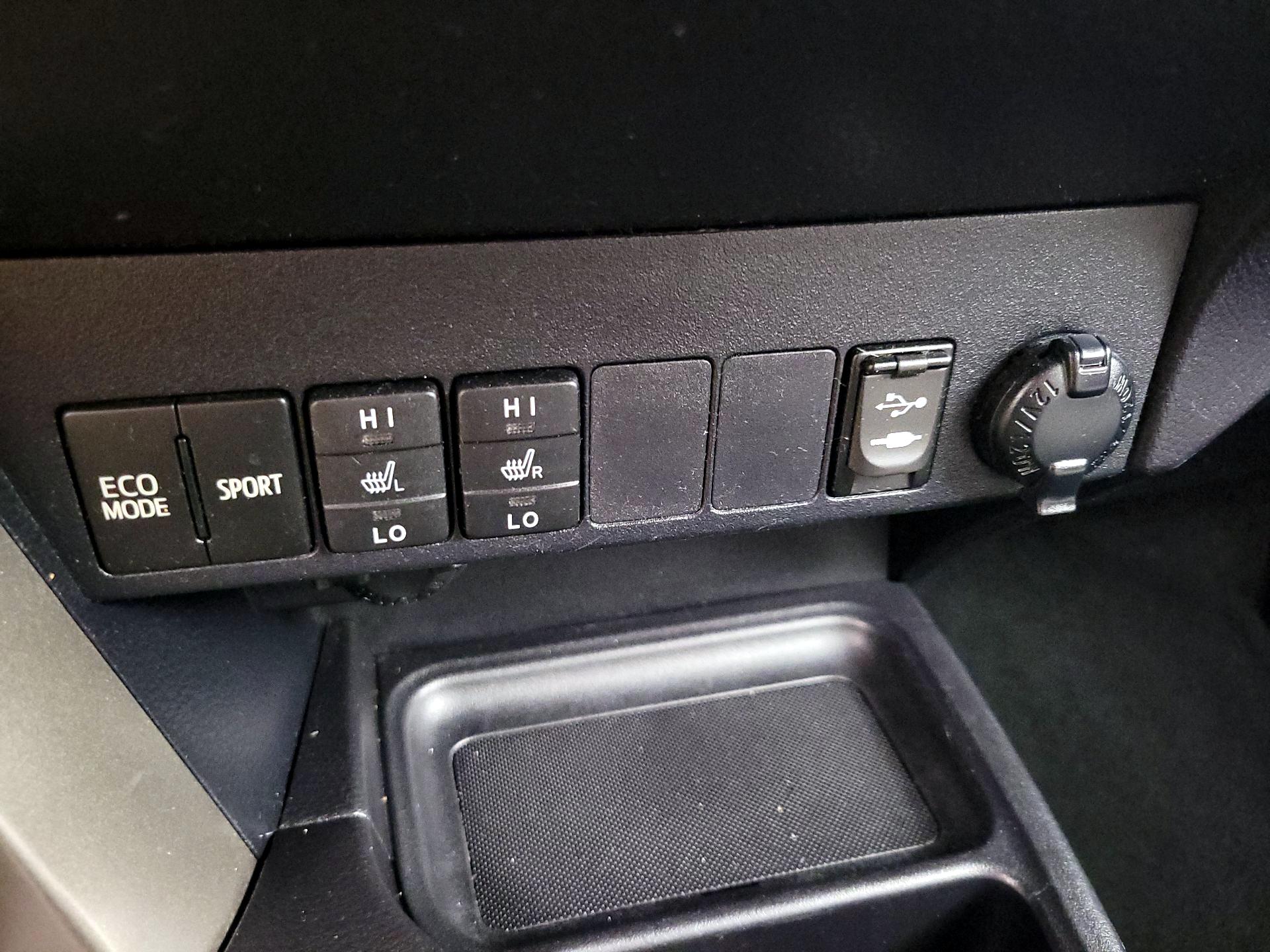 Thumbnail: 2015 Toyota RAV4 - 19