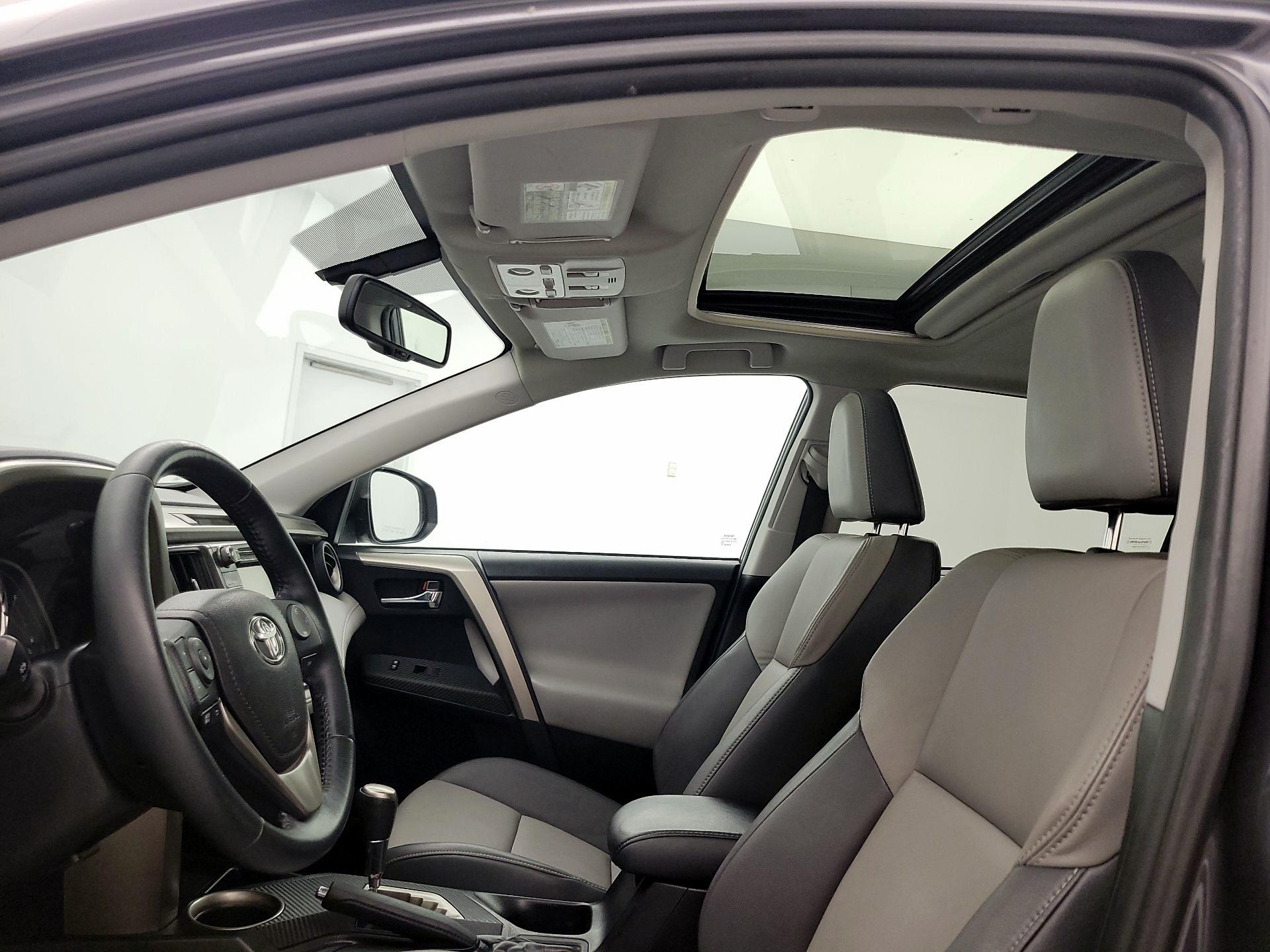 Thumbnail: 2015 Toyota RAV4 - 20