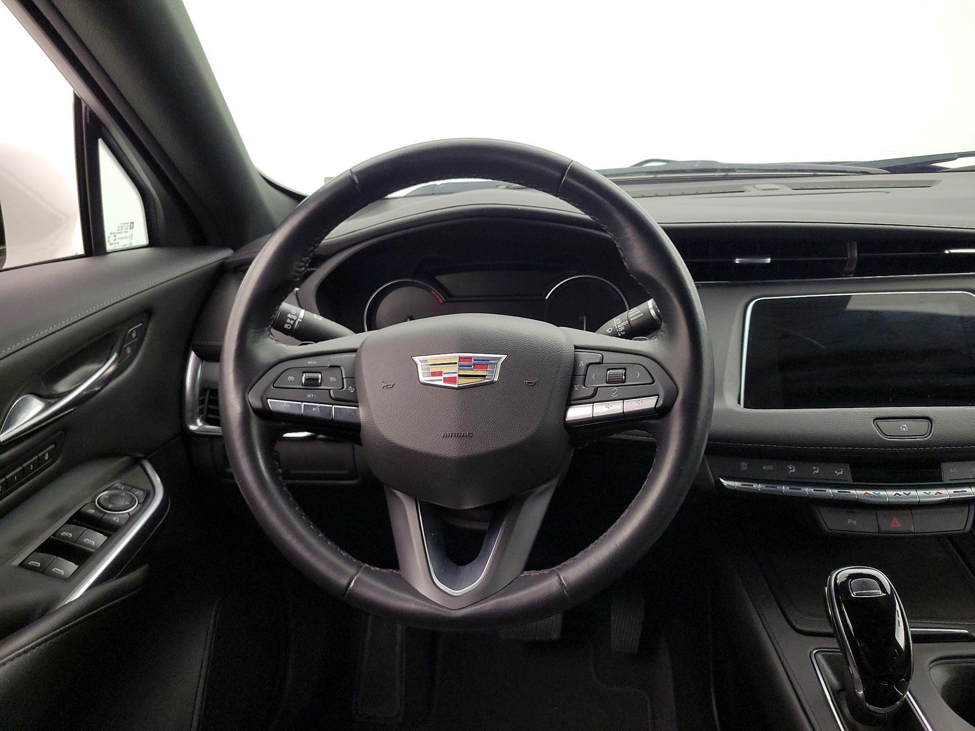 Thumbnail: 2022 Cadillac XT4 - 10