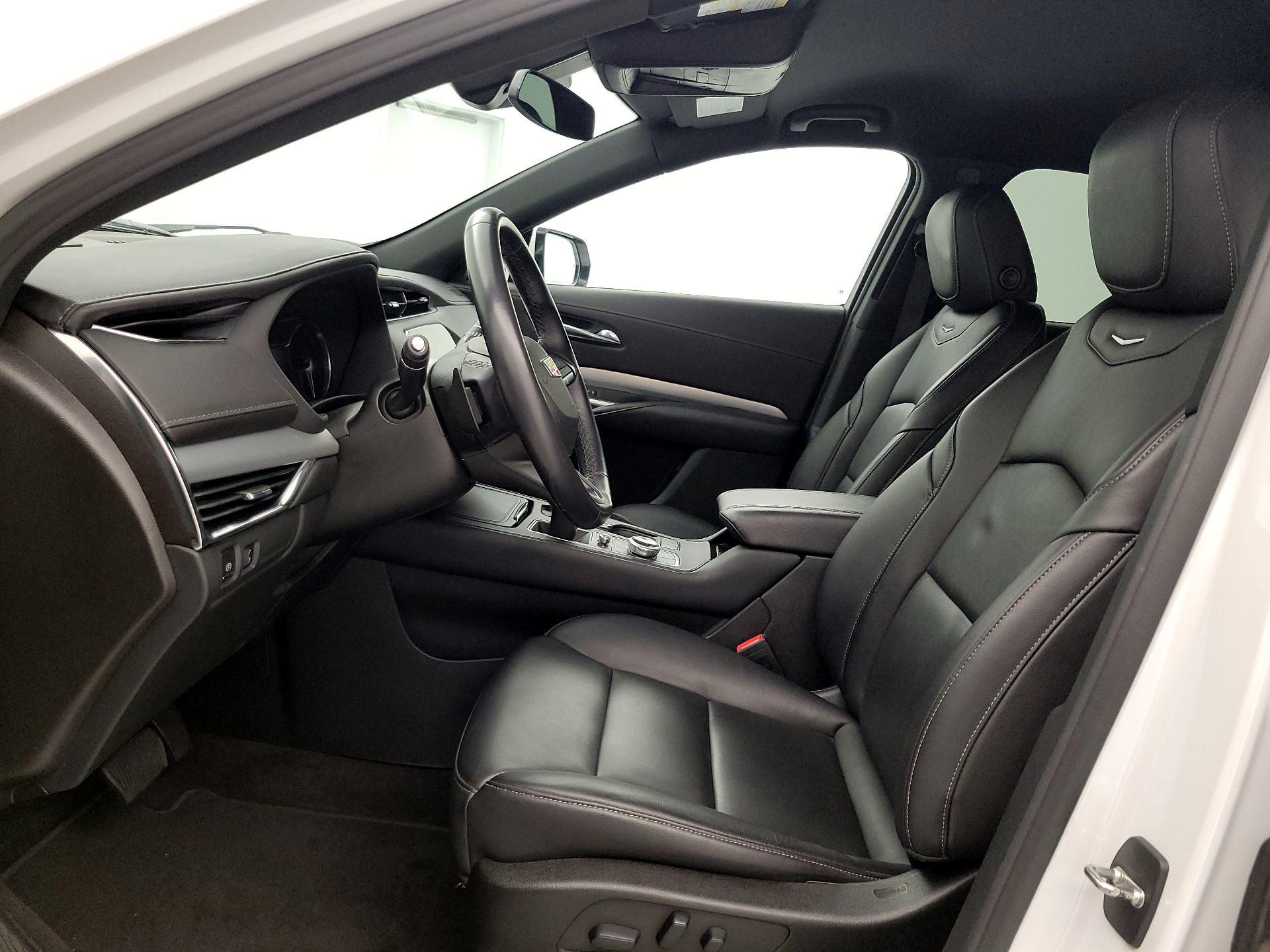 Thumbnail: 2022 Cadillac XT4 - 11