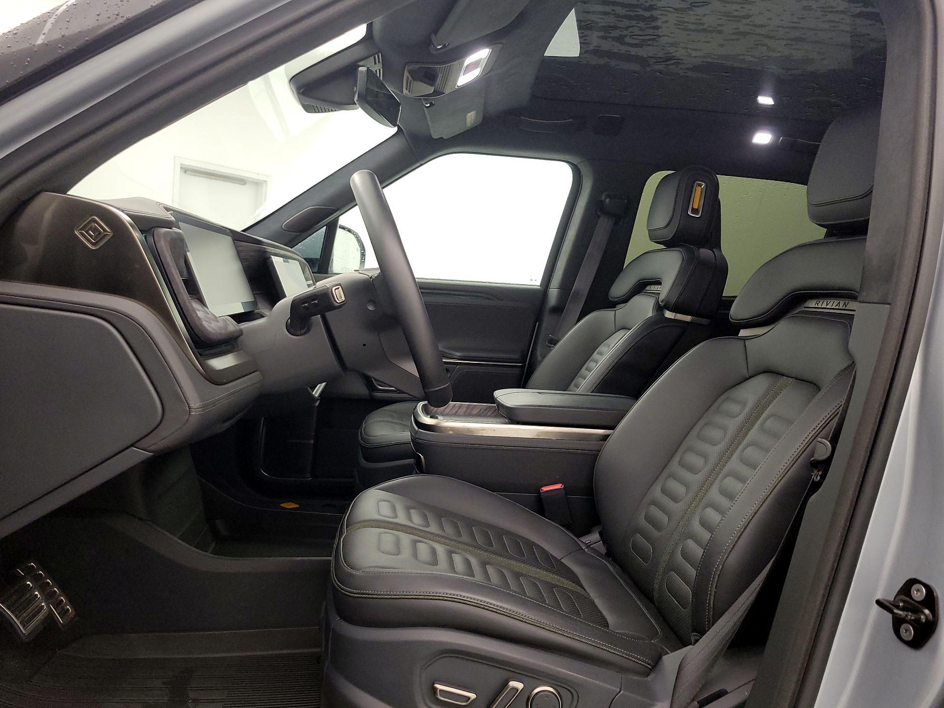 Thumbnail: 2022 Rivian R1T - 11