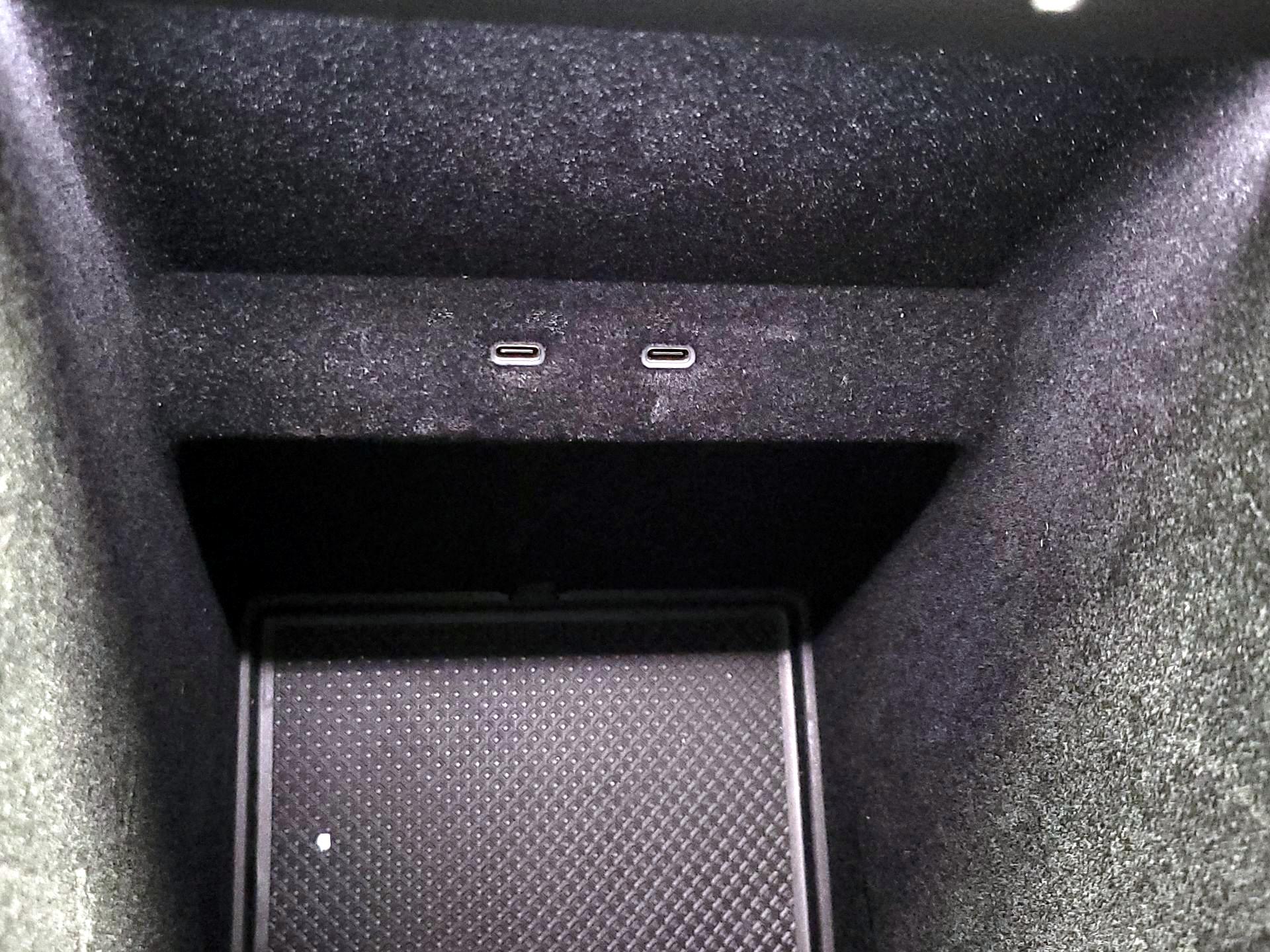 Thumbnail: 2022 Rivian R1T - 18