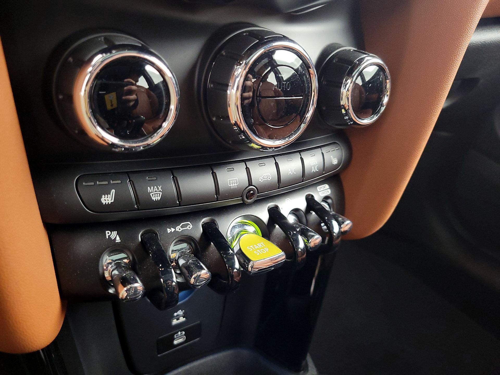 Thumbnail: 2023 MINI Cooper Hardtop - 17