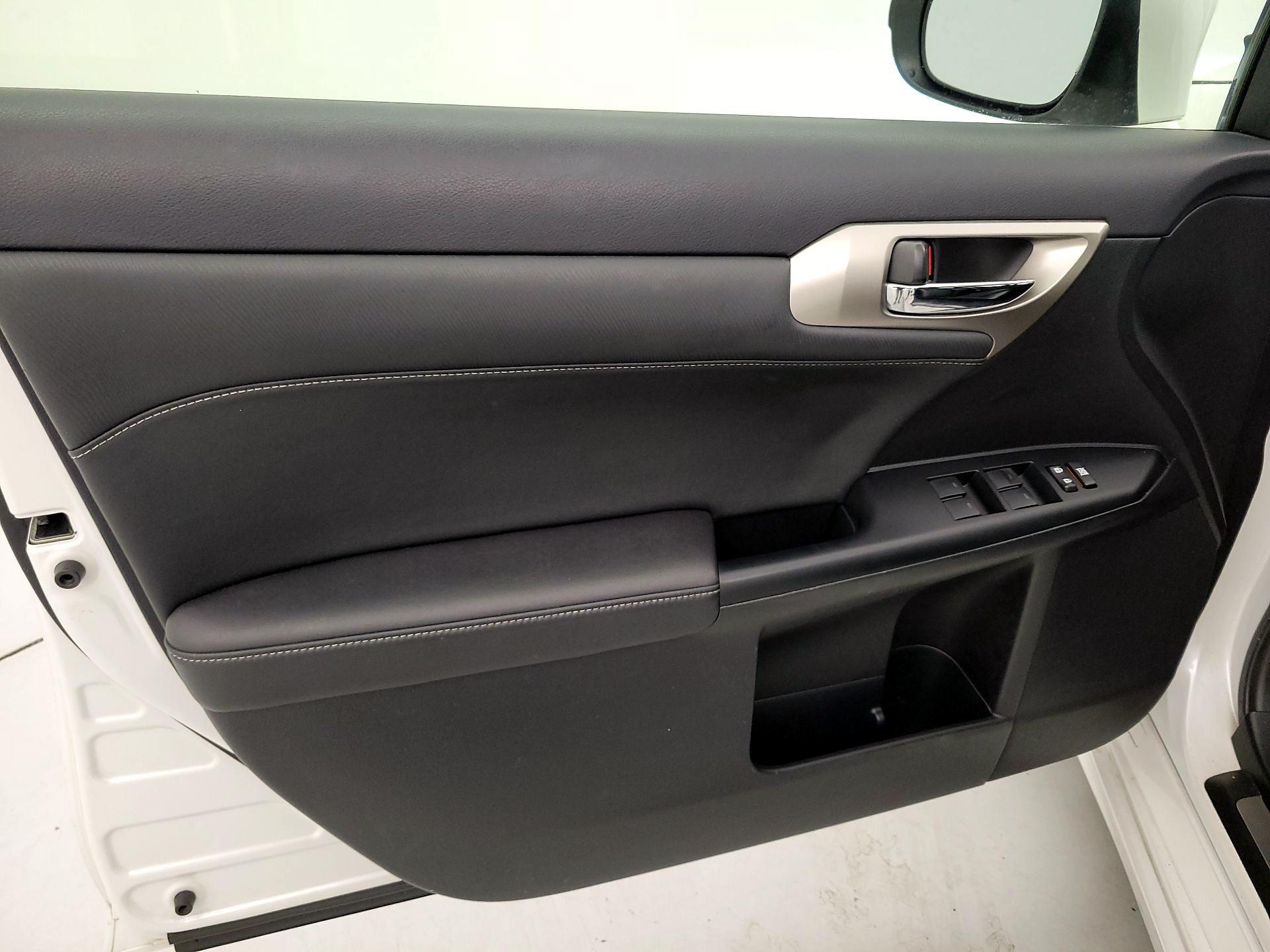 Thumbnail: 2015 Lexus CT - 12