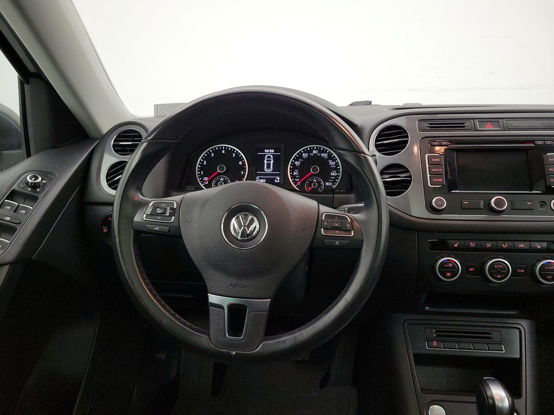 Thumbnail: 2015 Volkswagen Tiguan - 10
