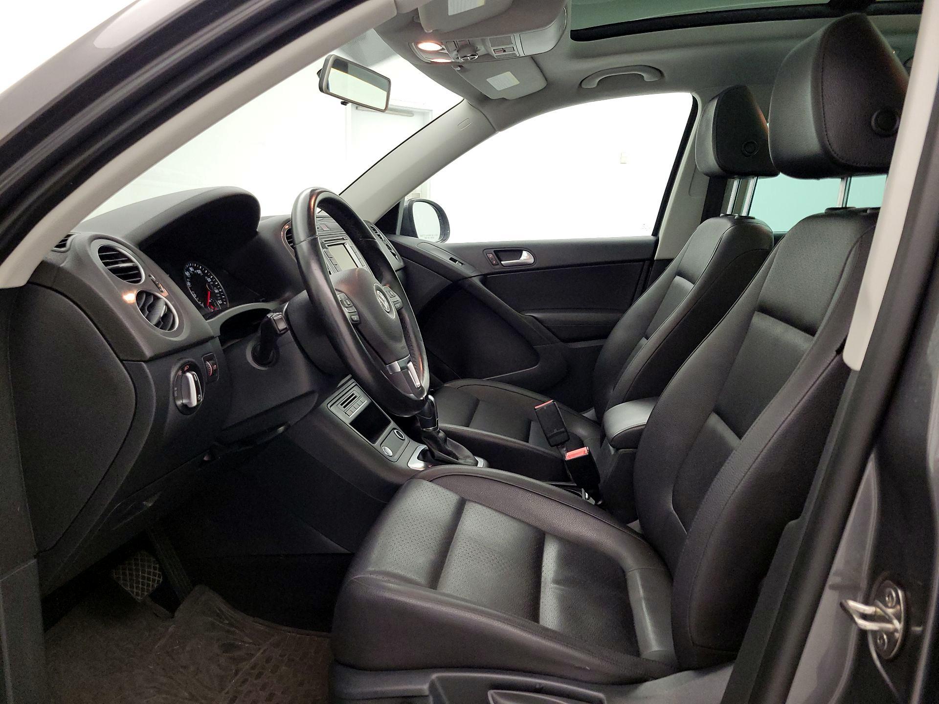 Thumbnail: 2015 Volkswagen Tiguan - 11