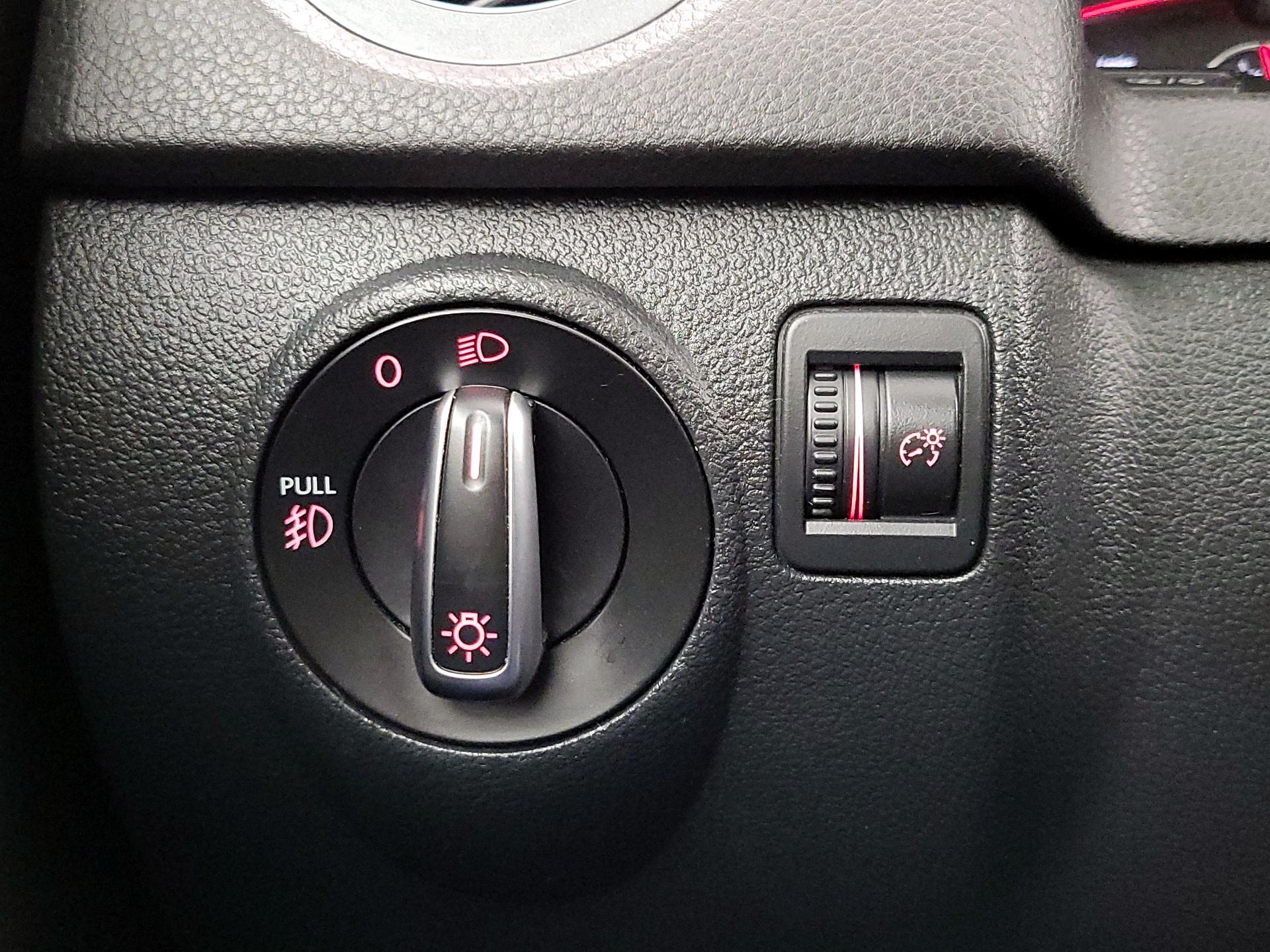 Thumbnail: 2015 Volkswagen Tiguan - 13