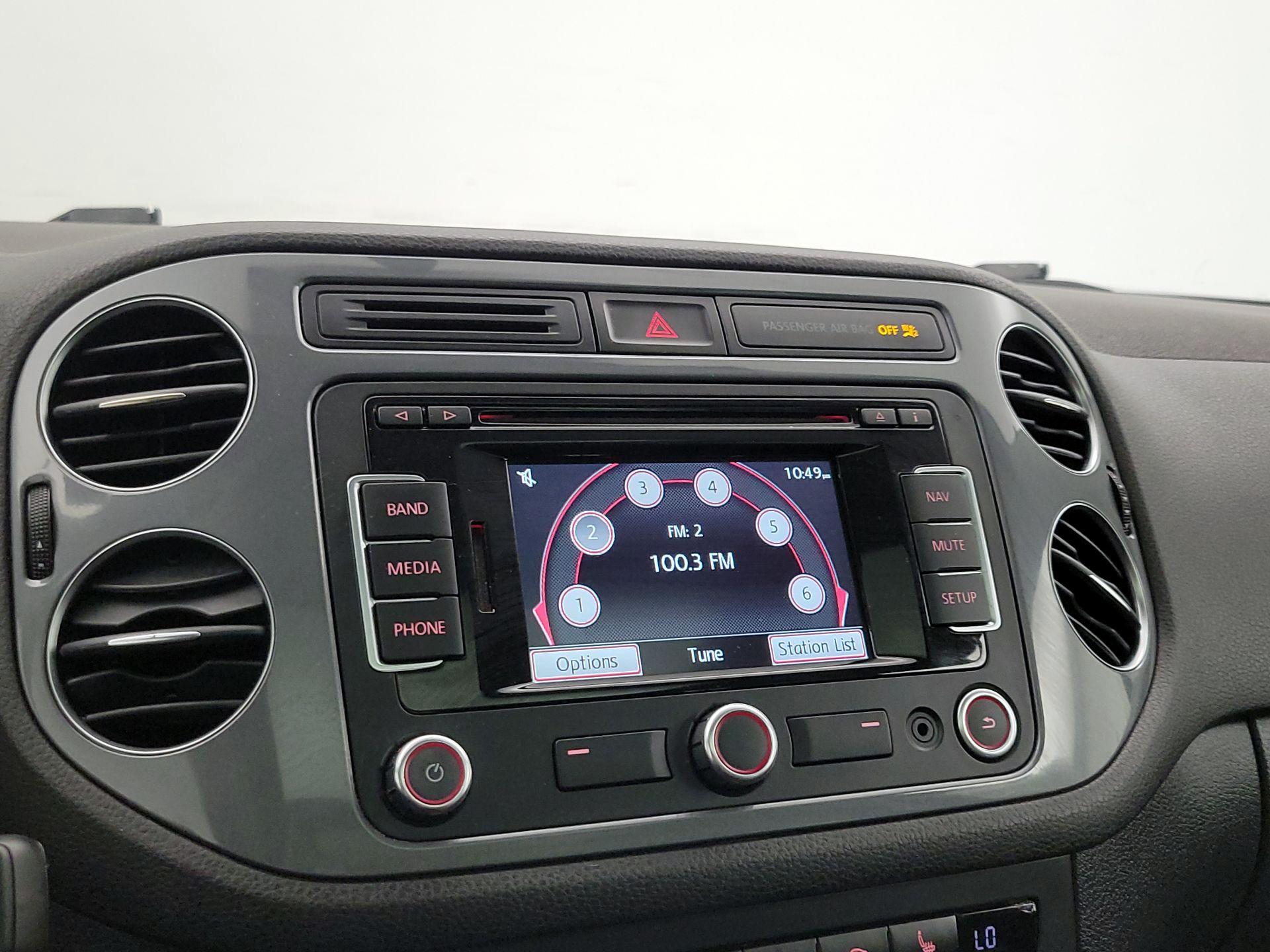 Thumbnail: 2015 Volkswagen Tiguan - 16