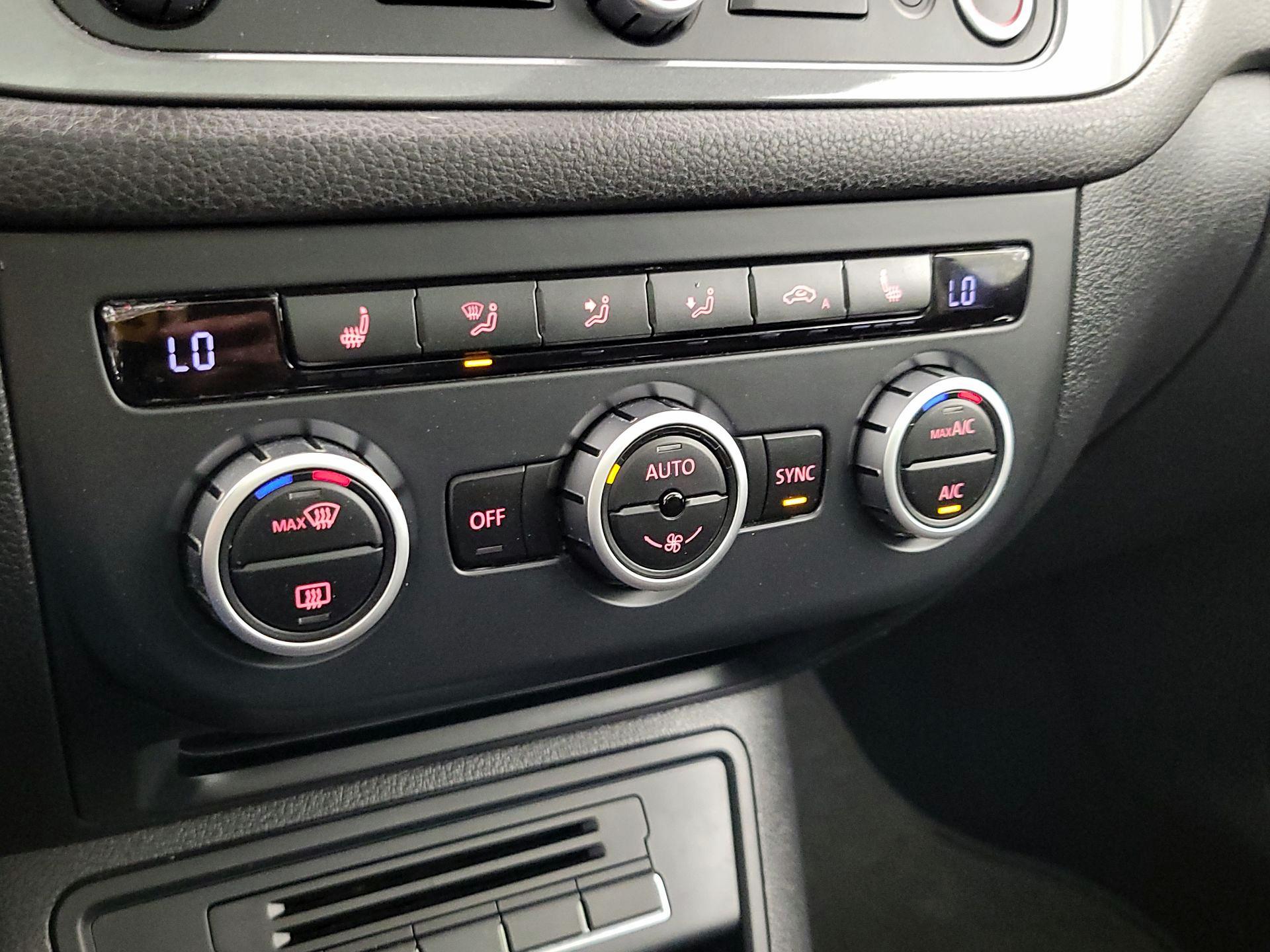 Thumbnail: 2015 Volkswagen Tiguan - 17