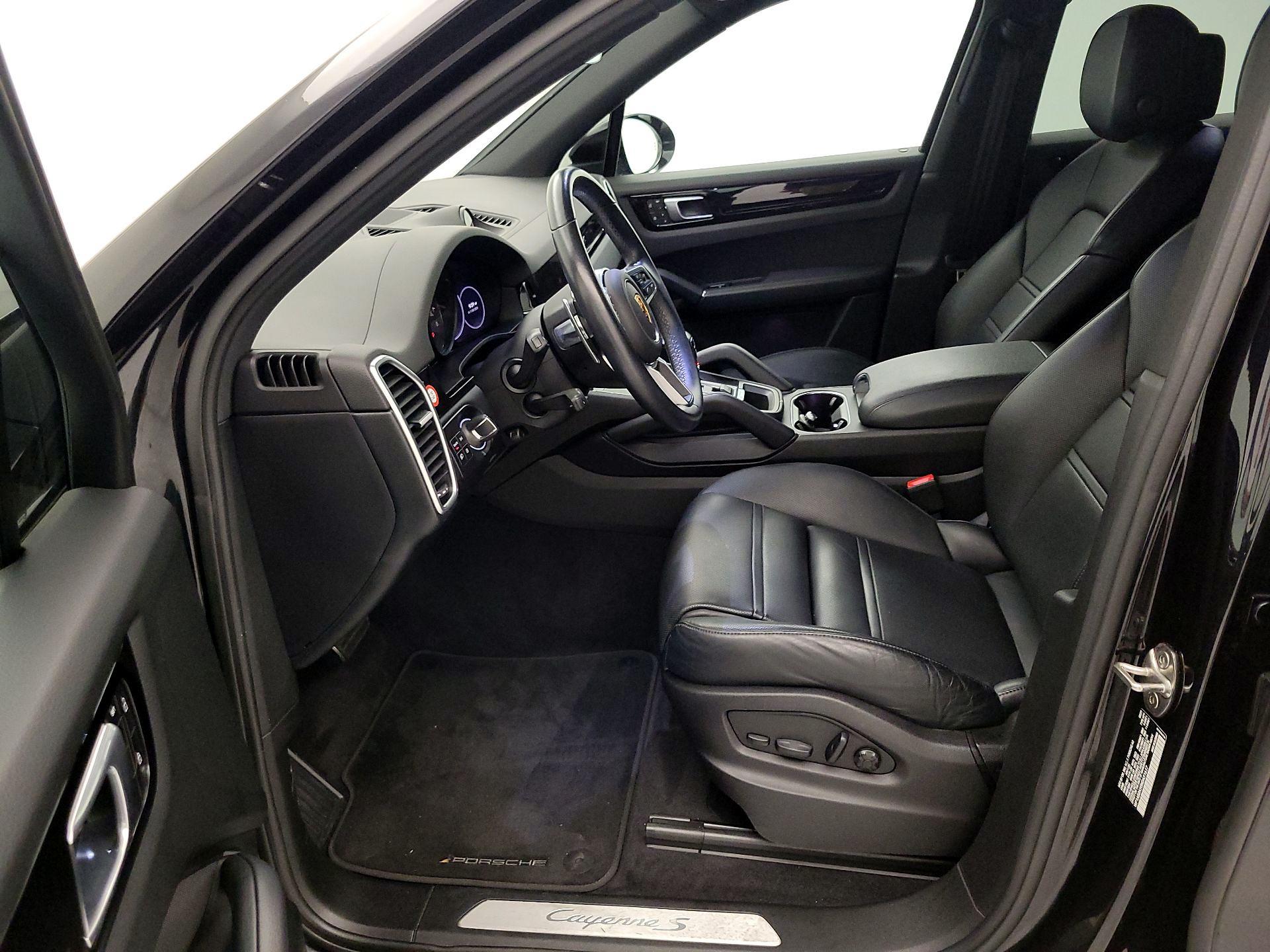 Thumbnail: 2022 Porsche Cayenne - 11