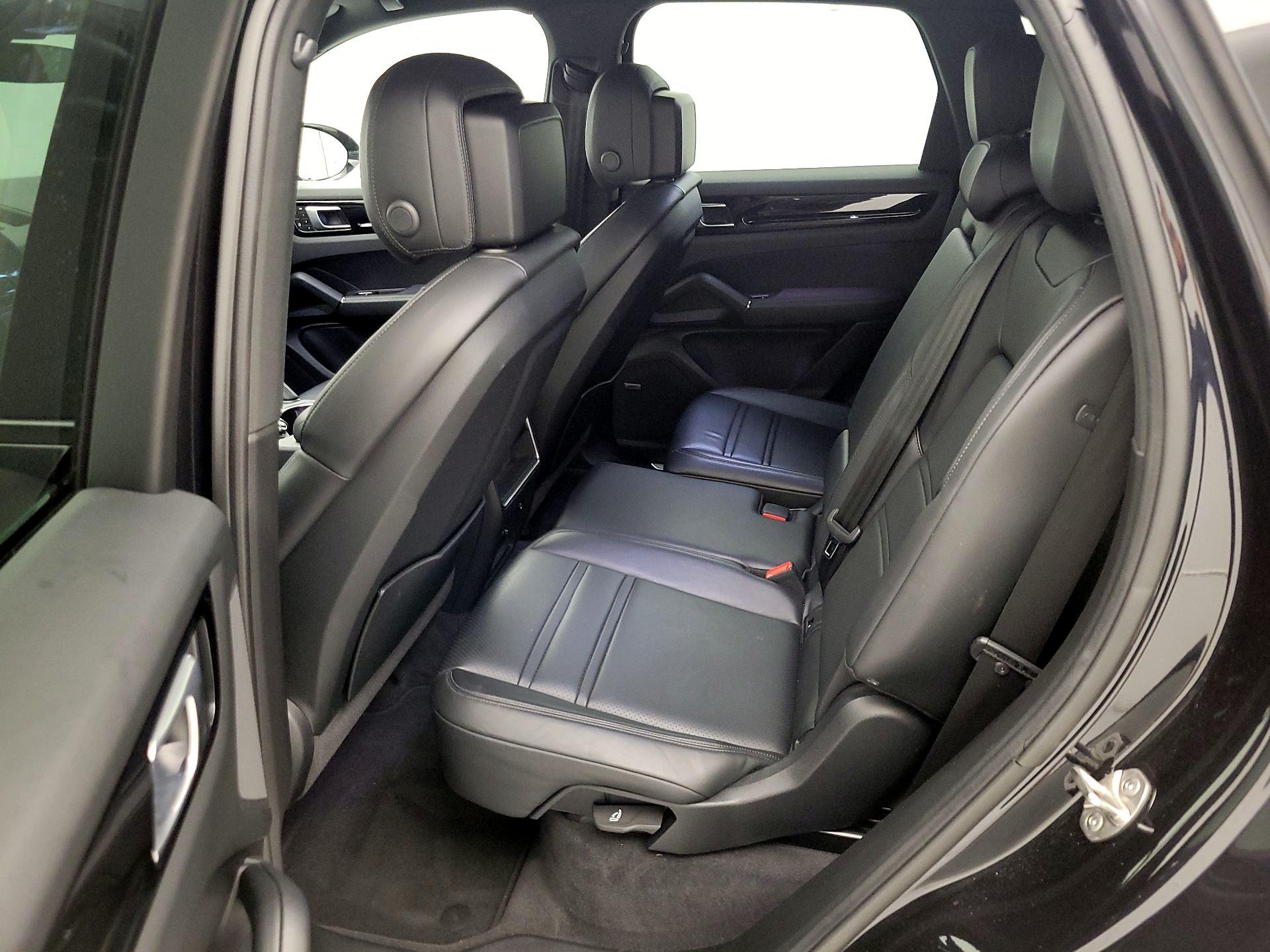 Thumbnail: 2022 Porsche Cayenne - 18