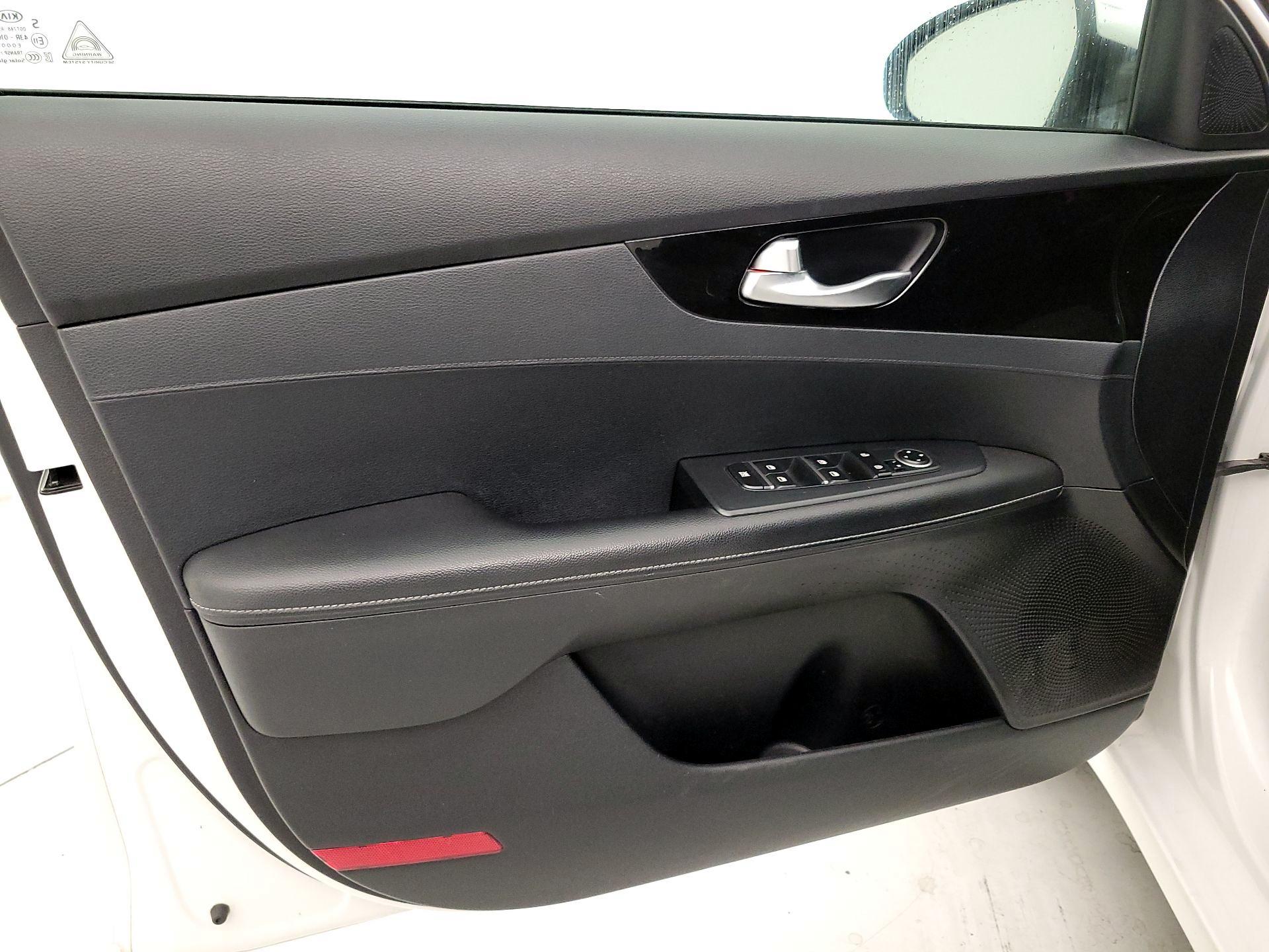 Thumbnail: 2019 Kia Forte - 12