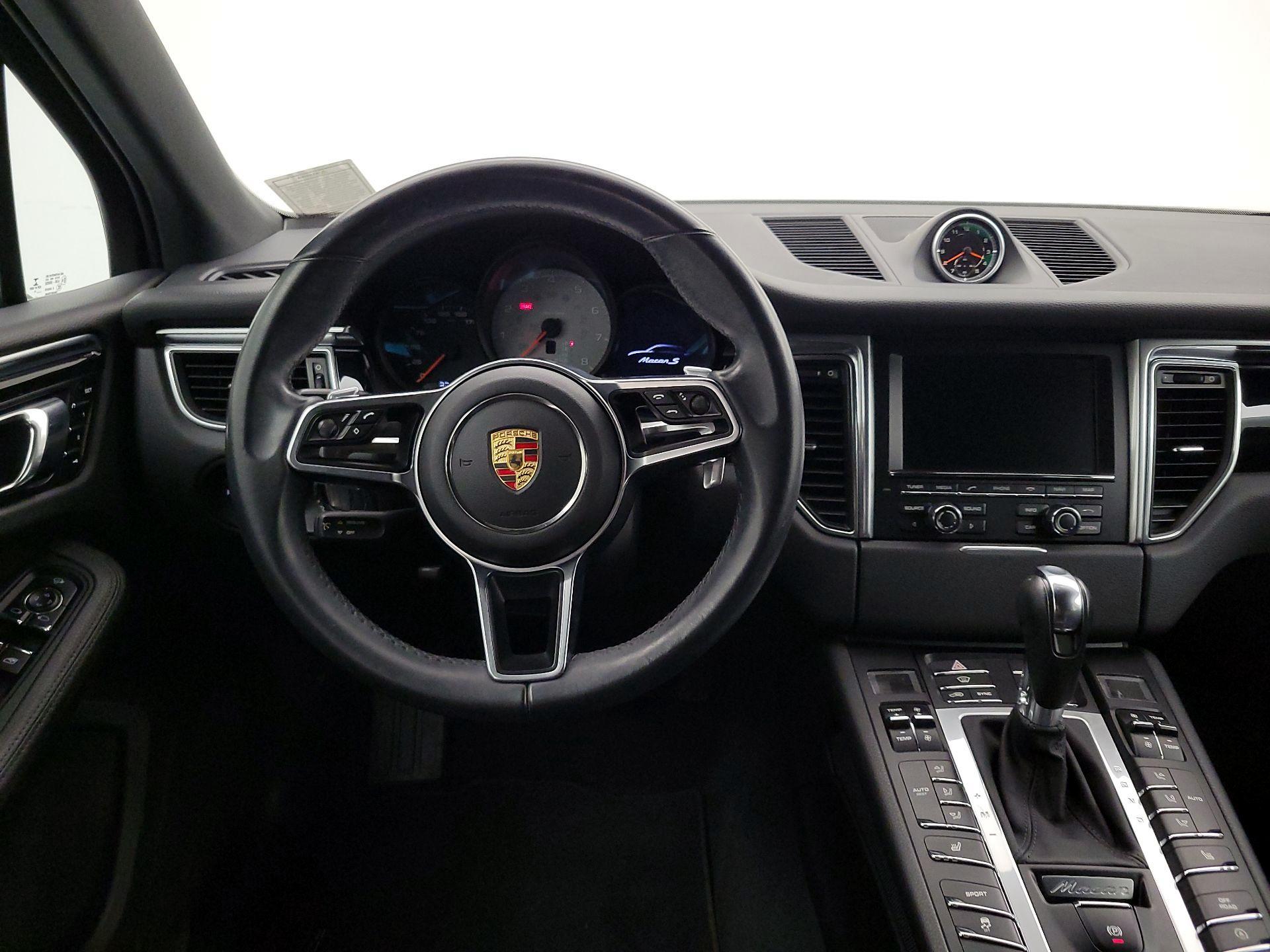 Thumbnail: 2015 Porsche Macan - 10