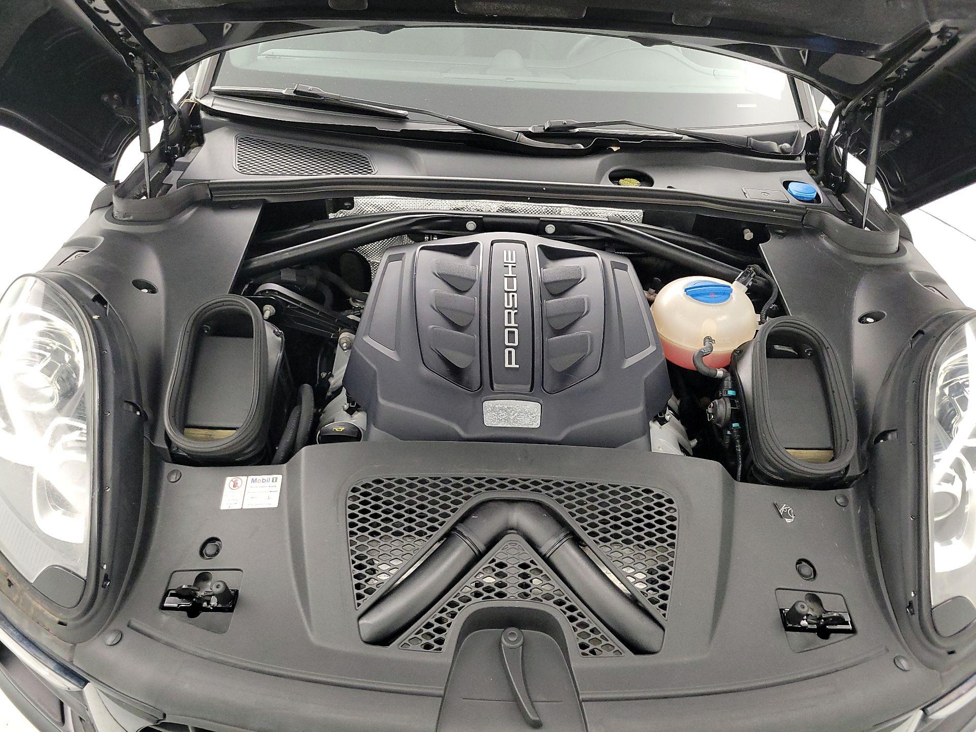 Thumbnail: 2015 Porsche Macan - 19