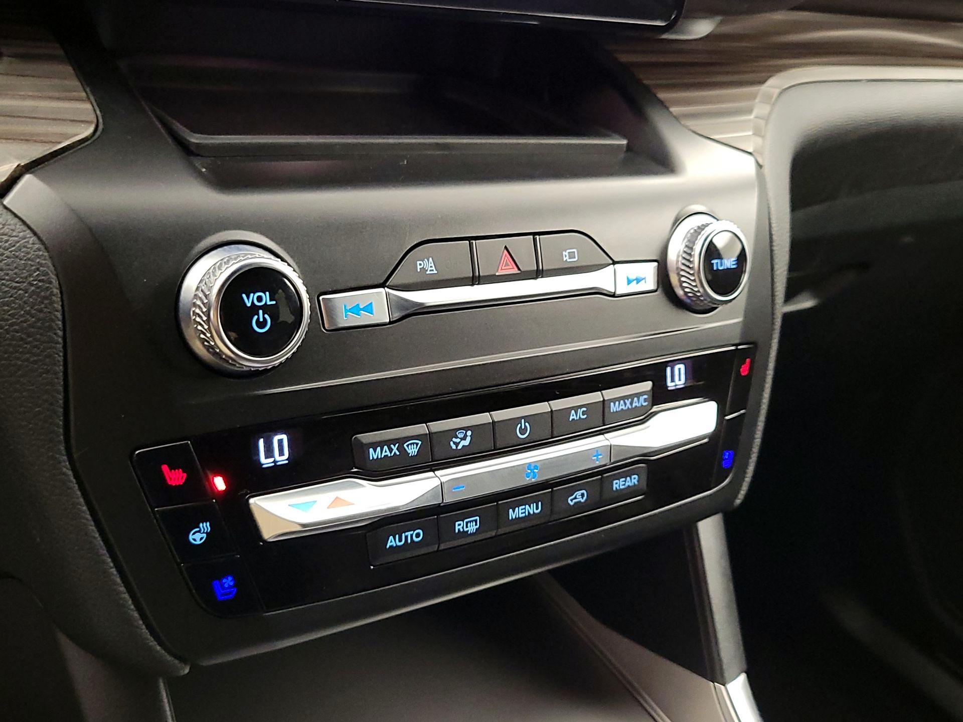 Thumbnail: 2020 Ford Explorer - 17