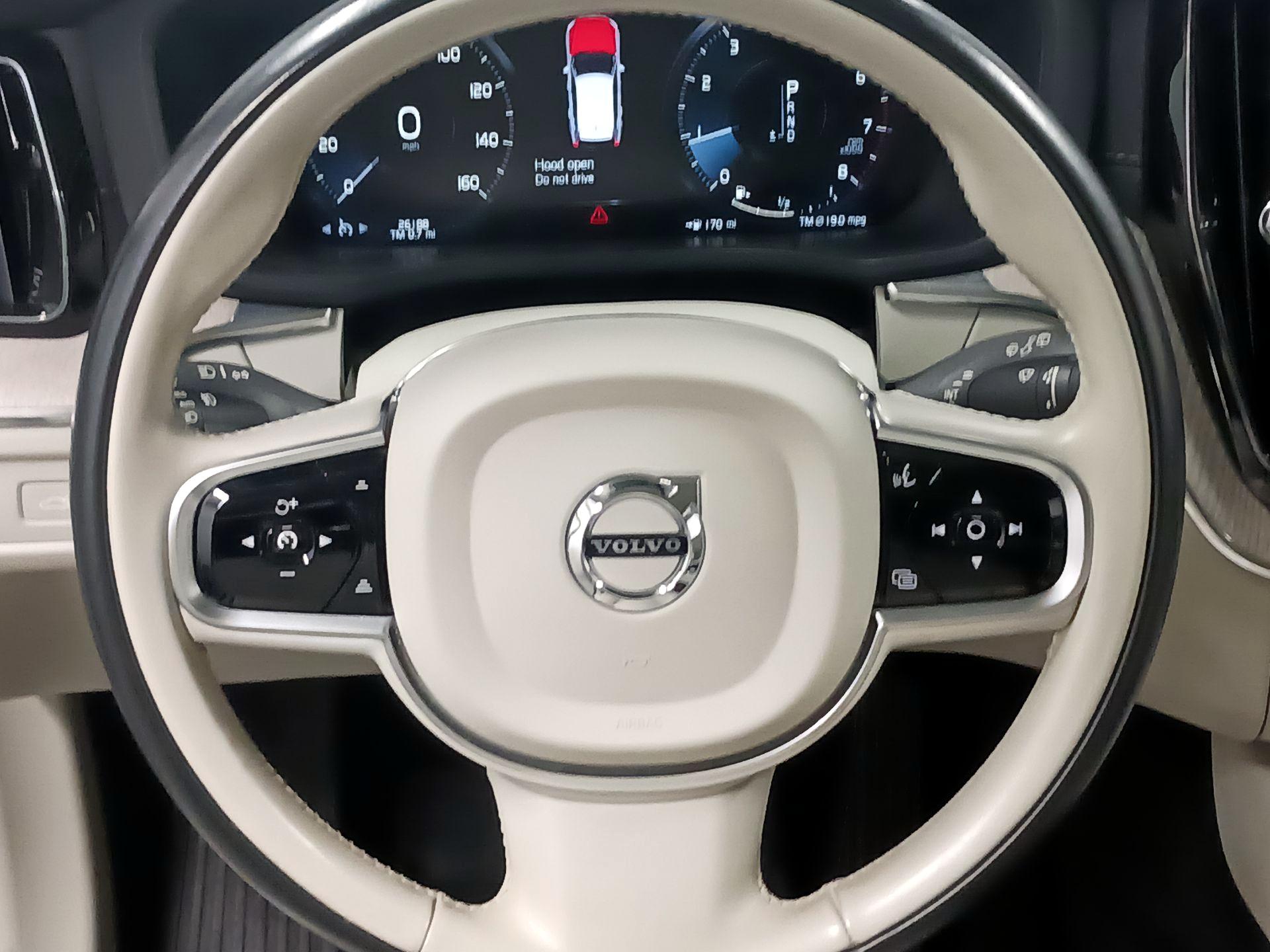 Thumbnail: 2021 Volvo XC60 - 10