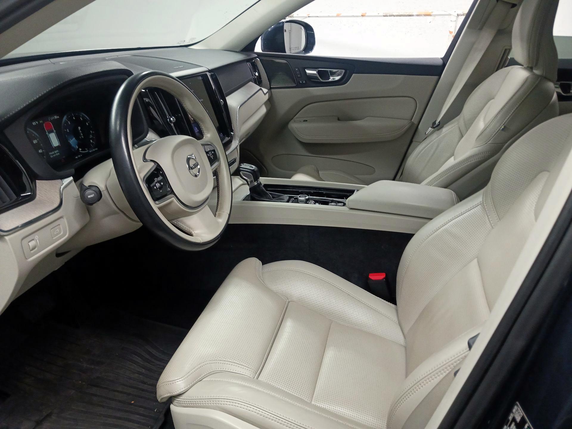 Thumbnail: 2021 Volvo XC60 - 11