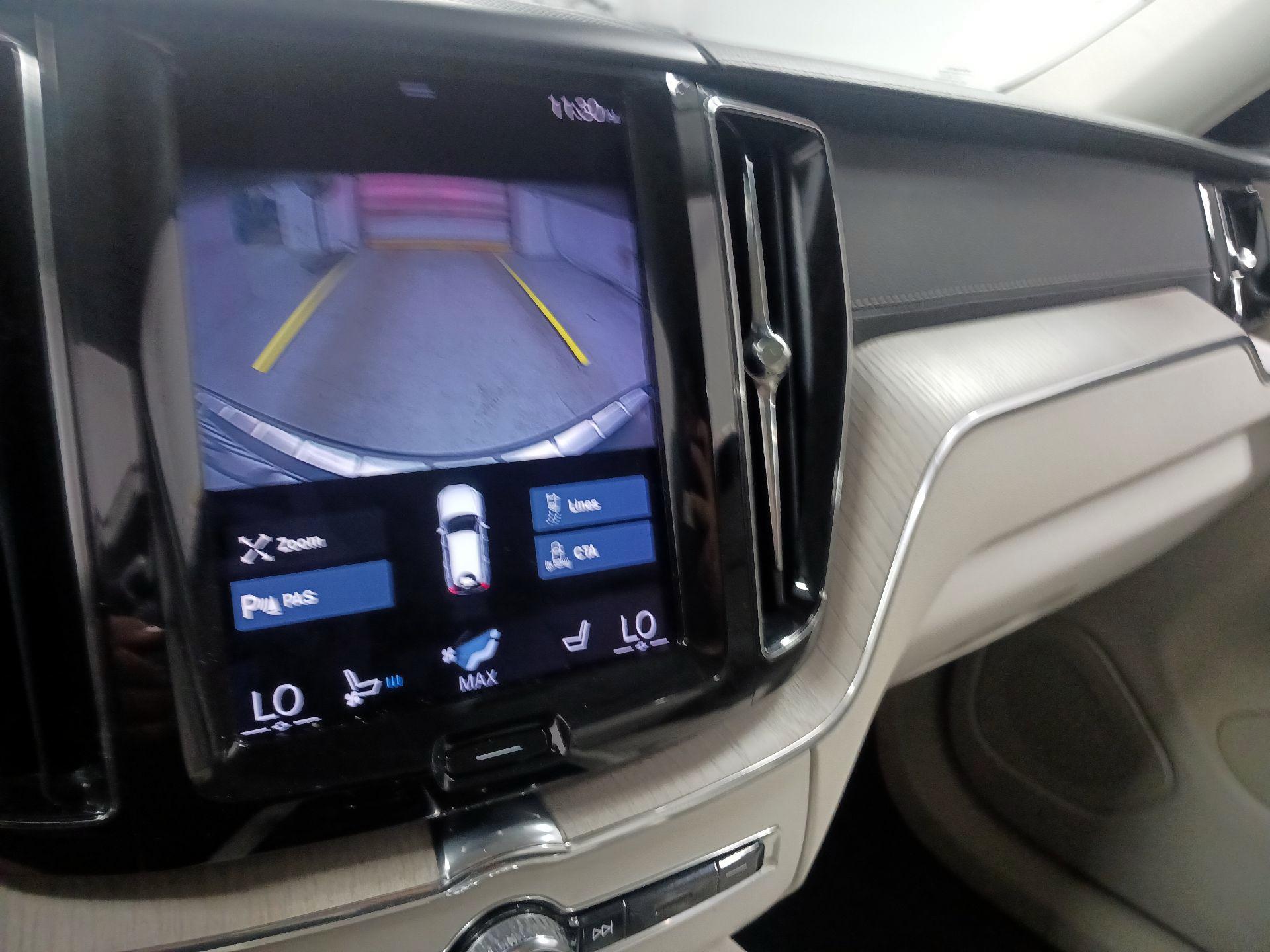 Thumbnail: 2021 Volvo XC60 - 13