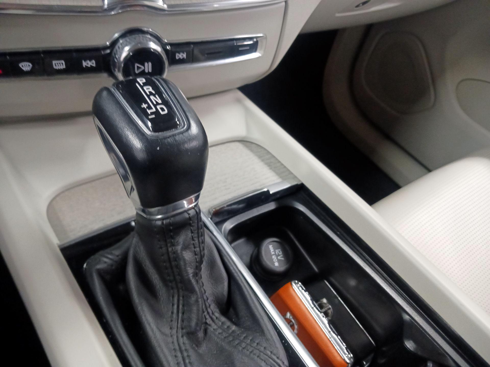 Thumbnail: 2021 Volvo XC60 - 16