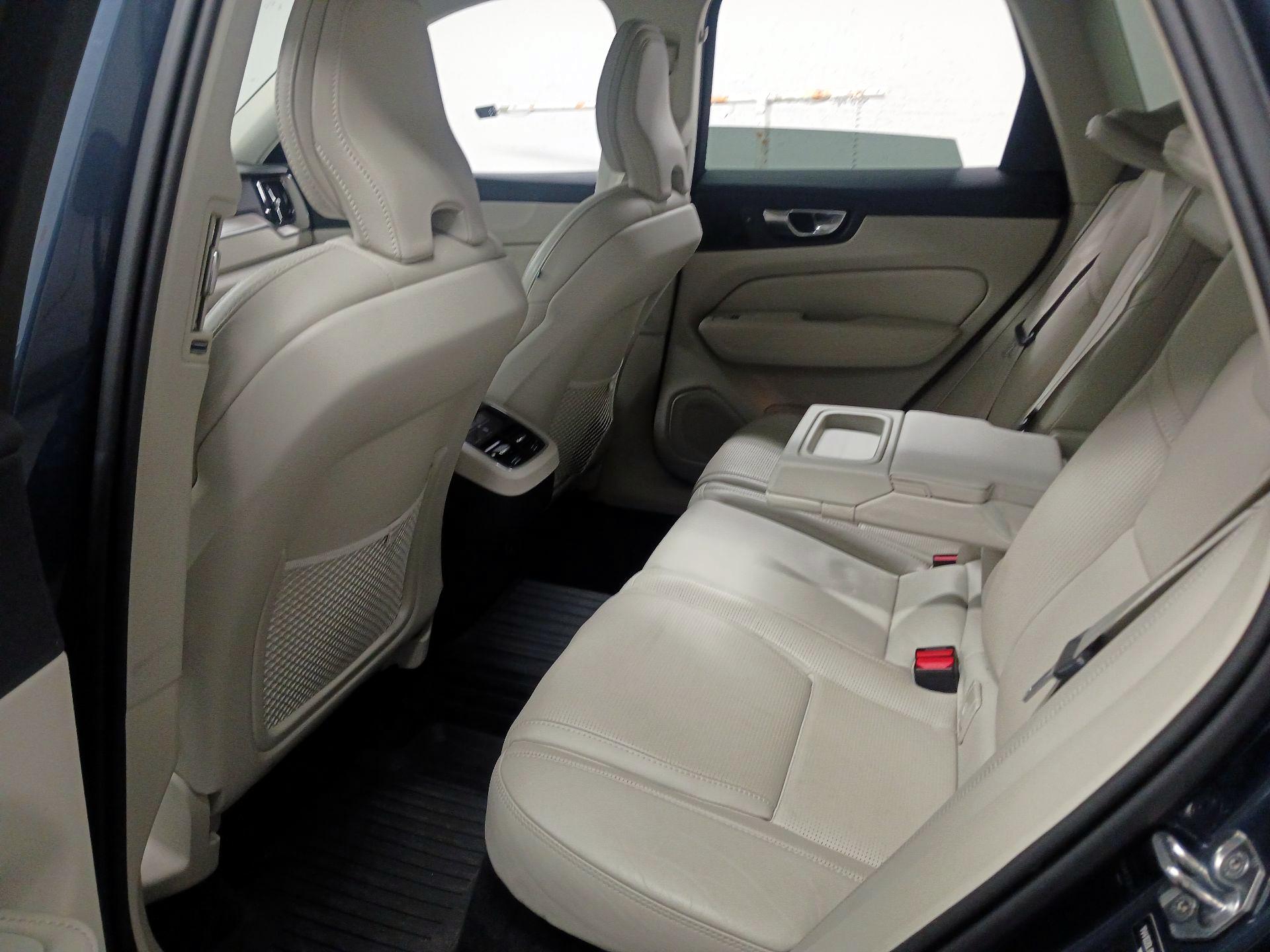 Thumbnail: 2021 Volvo XC60 - 17