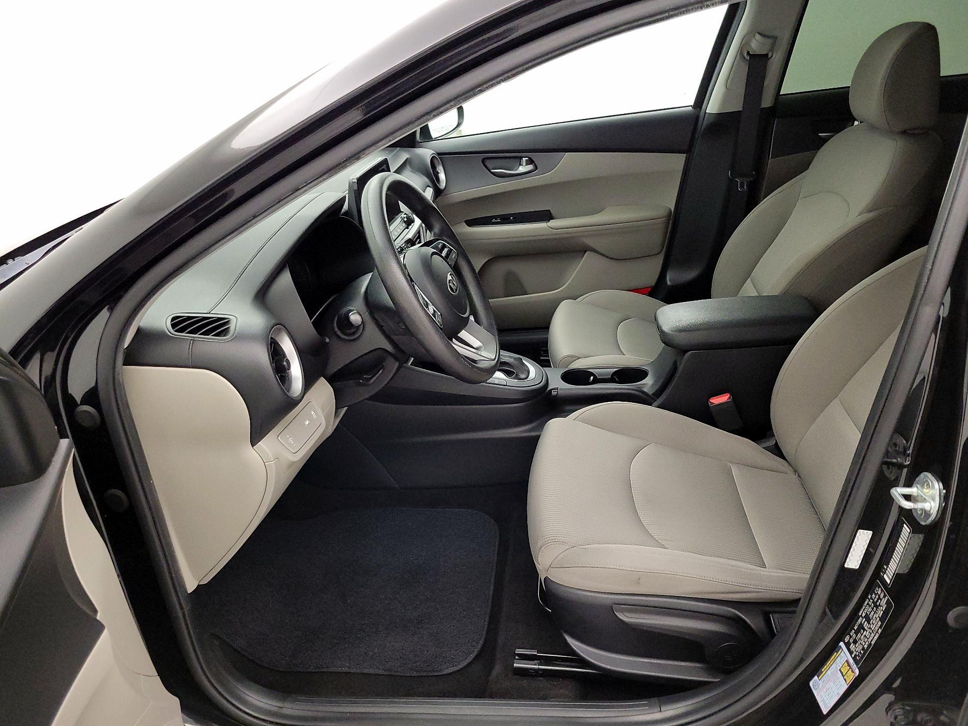 Thumbnail: 2020 Kia Forte - 11